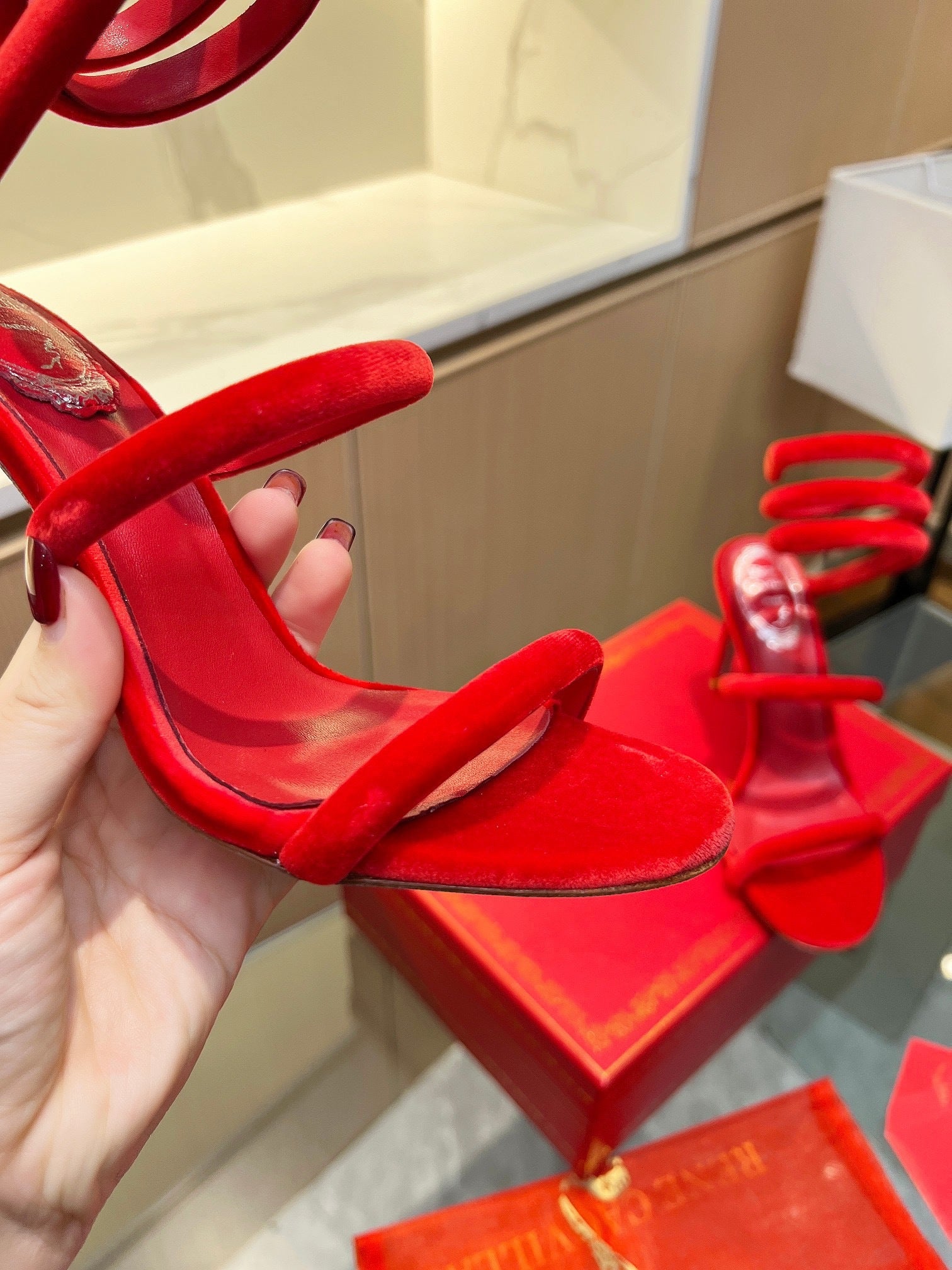 SCARLET SPIRAL HEELS