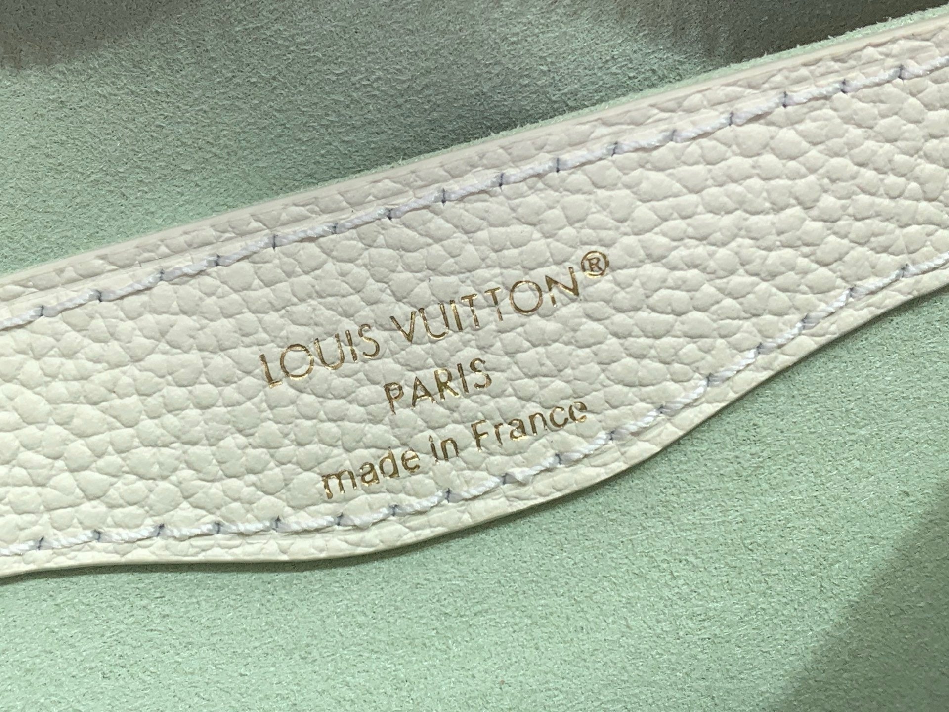 CHAIN ACCENT SHOULDER BAG