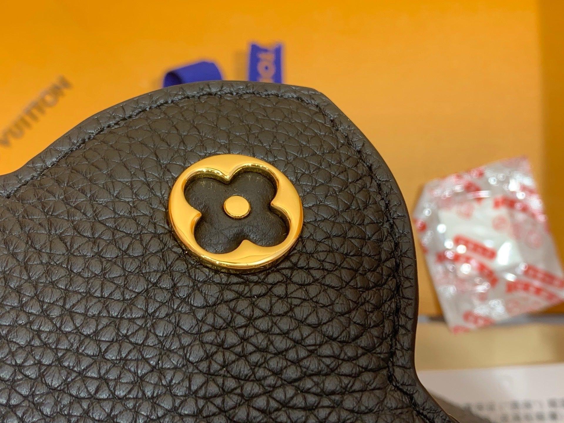 STRUCTURED TOP HANDLE BAG WITH GOLD LOGO