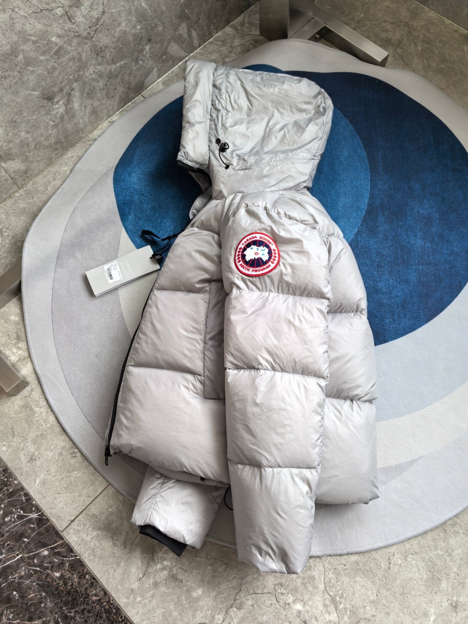 SILVER HOODED PUFFER JACKET