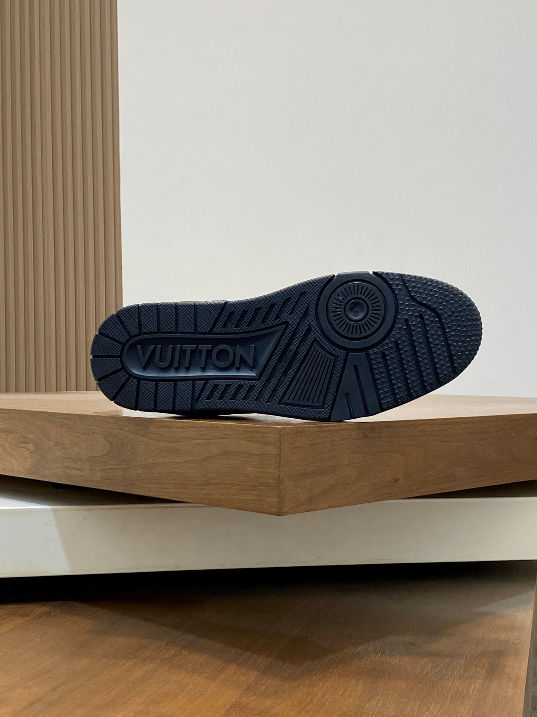 BLACK GLOSS LOW-TOP SNEAKERS