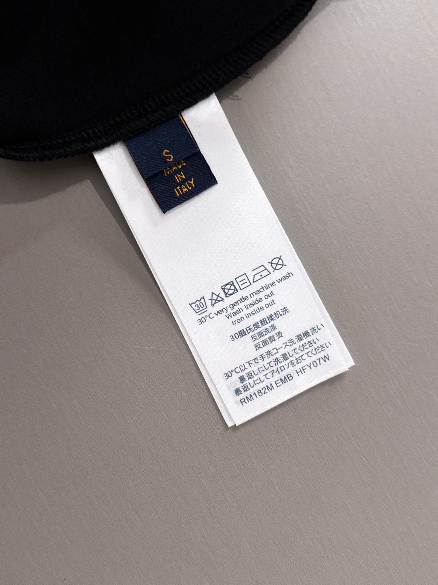 MINIMAL EMBROIDERED CREWNECK SWEATSHIRT