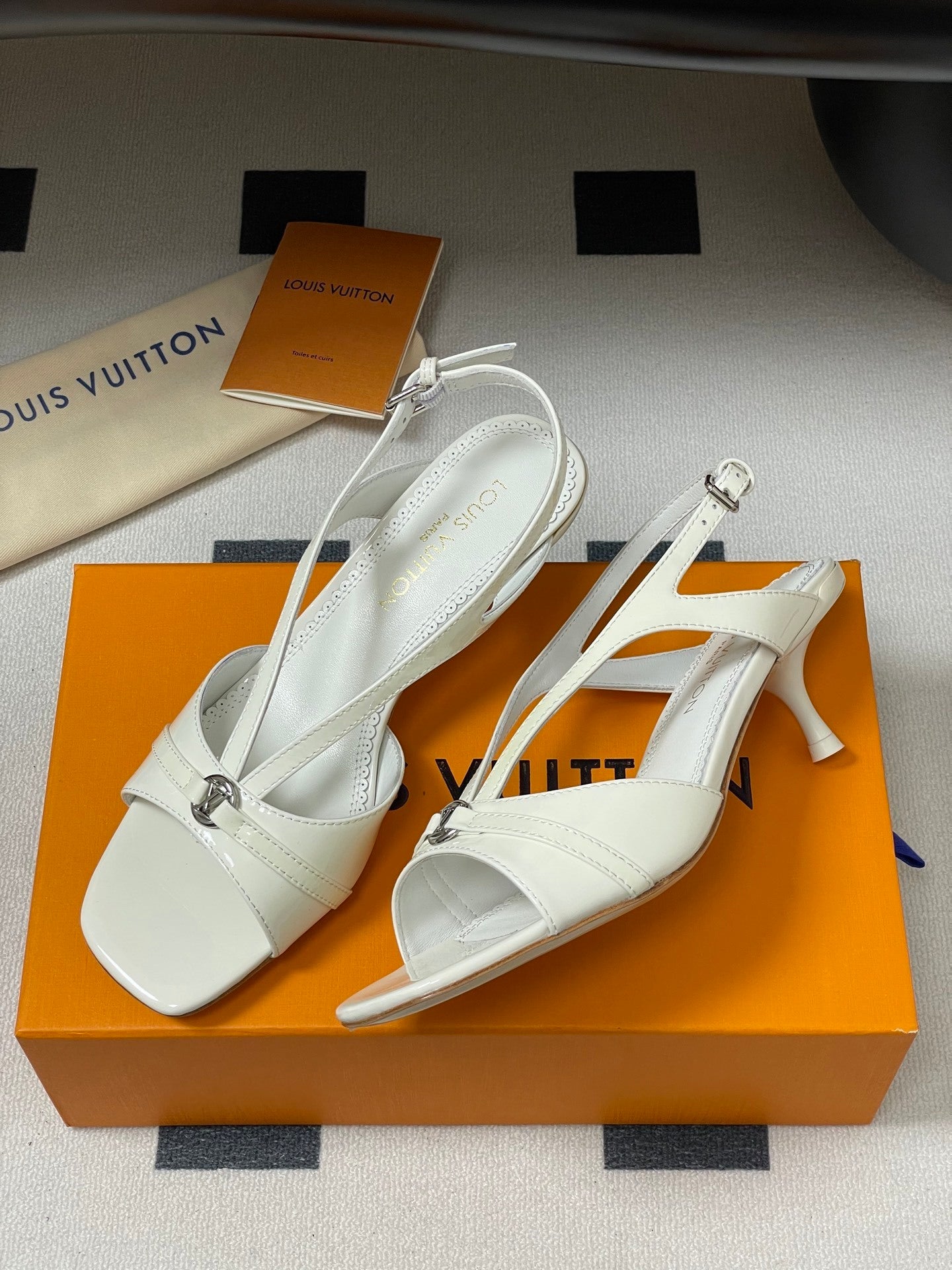 PATENT STRAP SLINGBACK SANDALS – IVORY