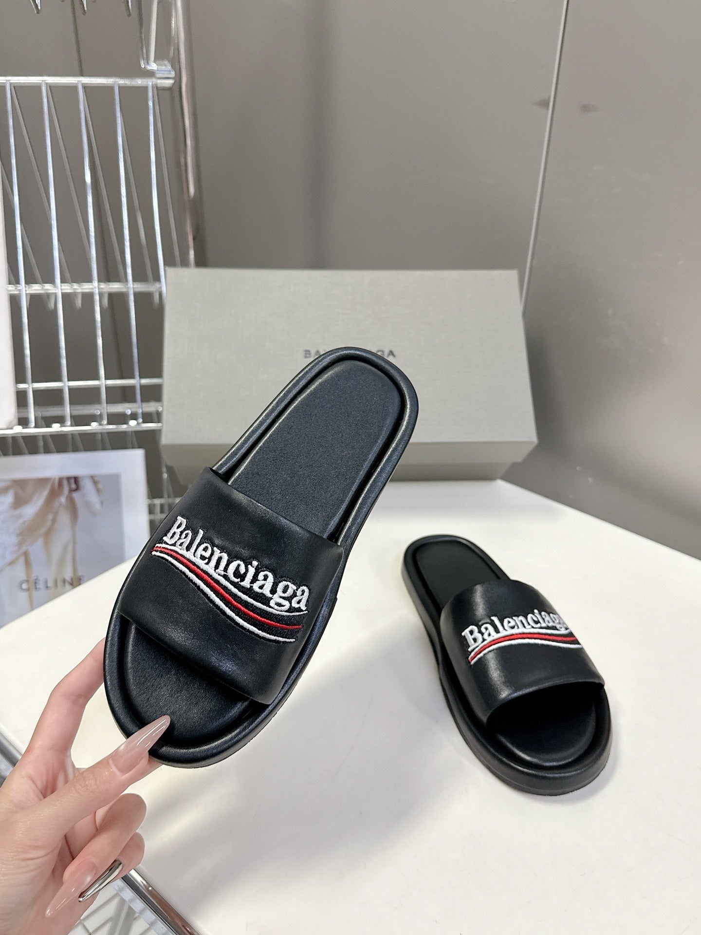 BLACK LOGO SLIDE SANDALS