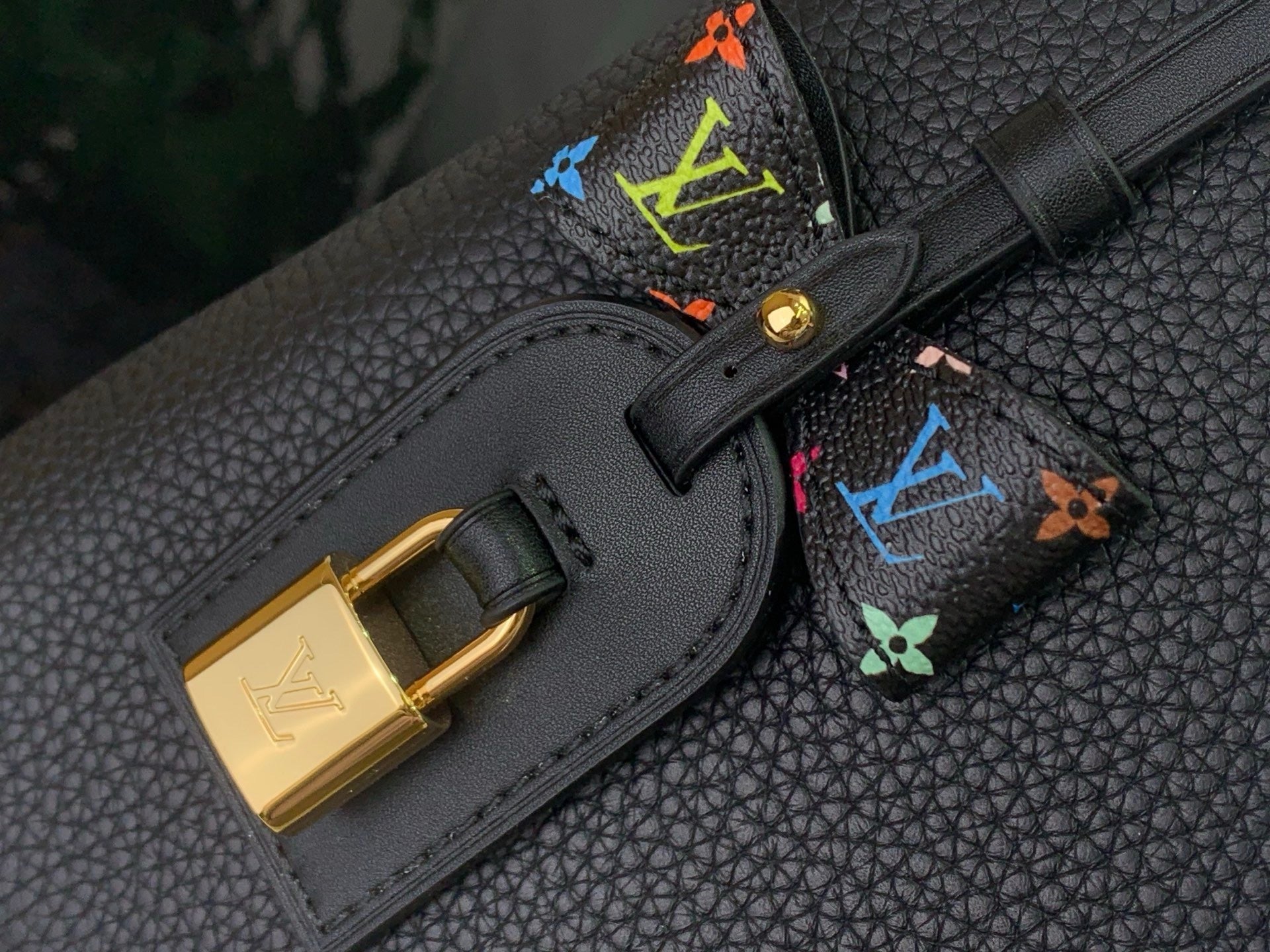 ELEGANT TOP HANDLE STATEMENT BAG