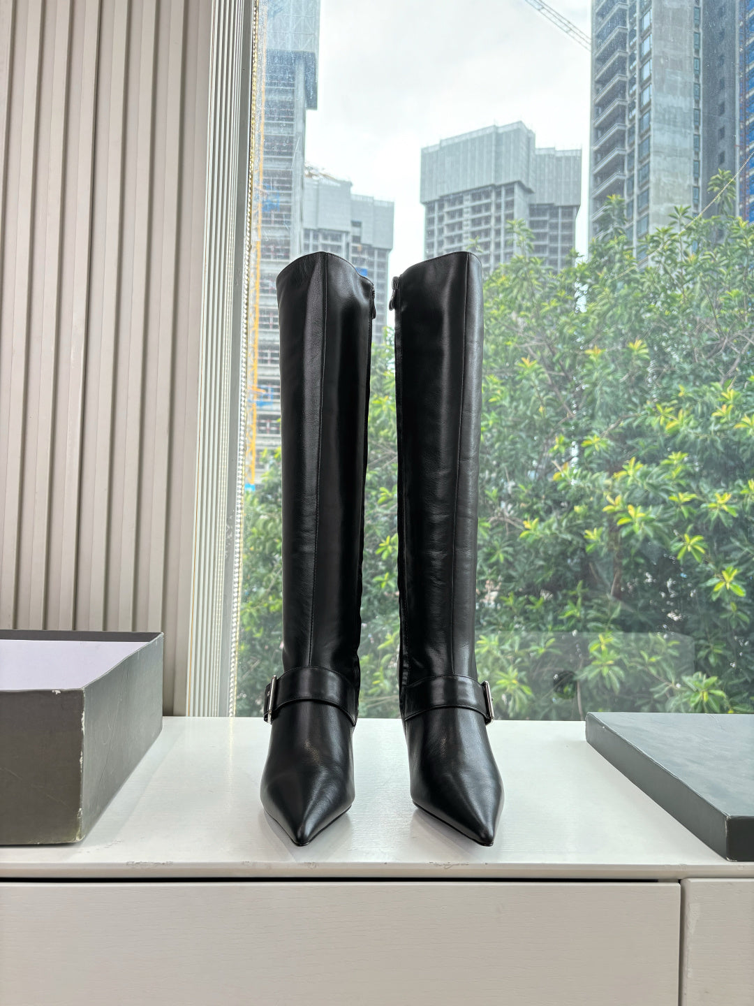 BLACK KNEE-HIGH BUCKLE HEEL BOOTS