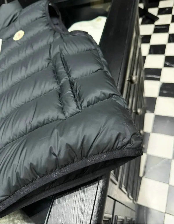 LIGHTWEIGHT QUILTED ZIP PUFFER VEST