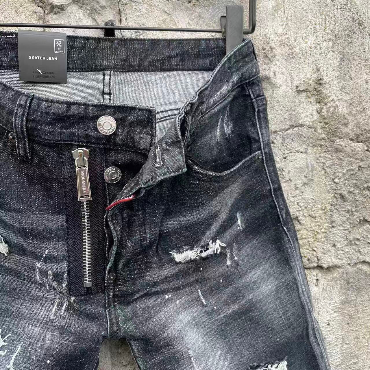 DISTRESSED ZIP DENIM SHORTS