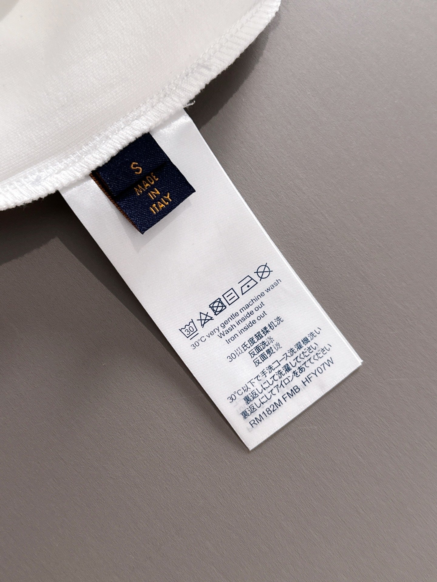 MINIMAL EMBROIDERED CREWNECK SWEATSHIRT