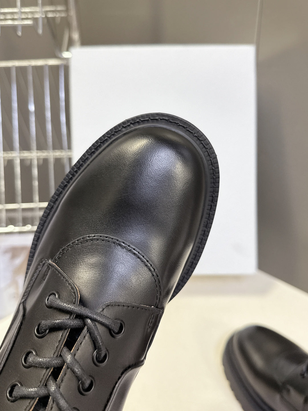 MEN’S BLACK LEATHER LACE-UP SHOES WITH CHUNKY SOLE