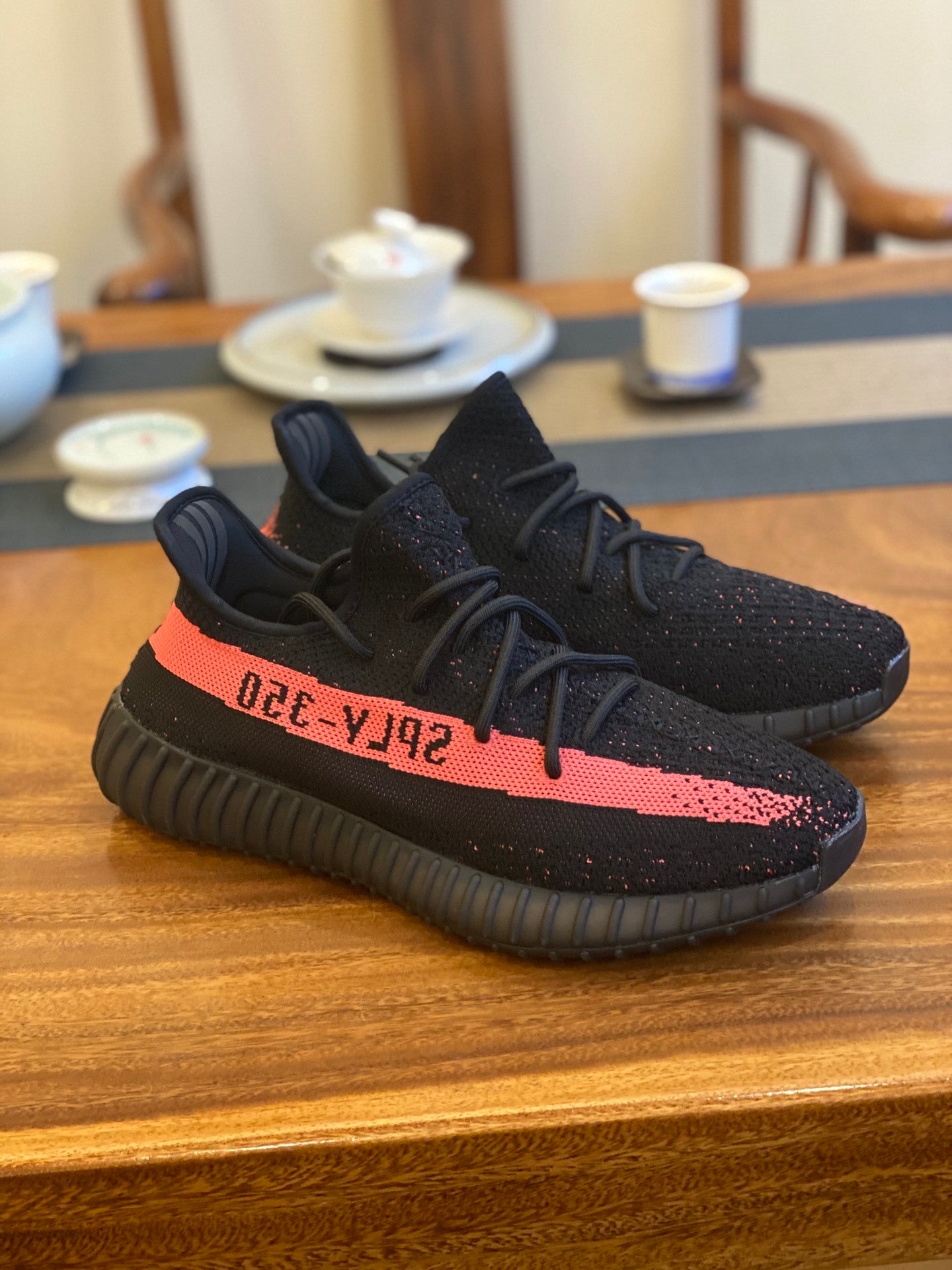 UNISEX LOW-TOP KNIT ATHLETIC SNEAKERS