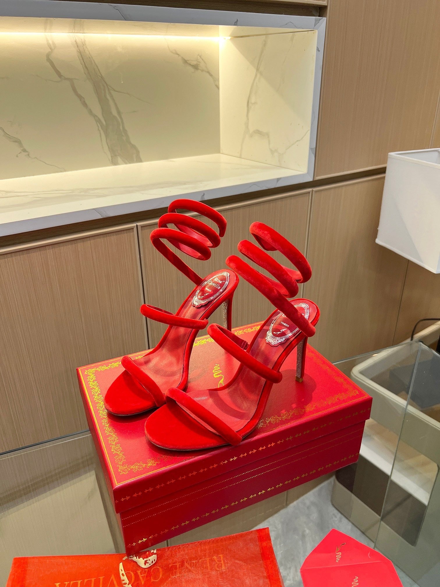 SCARLET SPIRAL HEELS