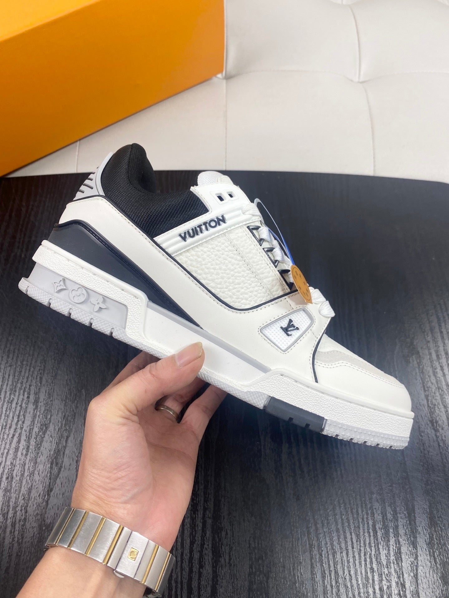 WHITE LOW-TOP SNEAKERS WITH BLACK ACCENTS