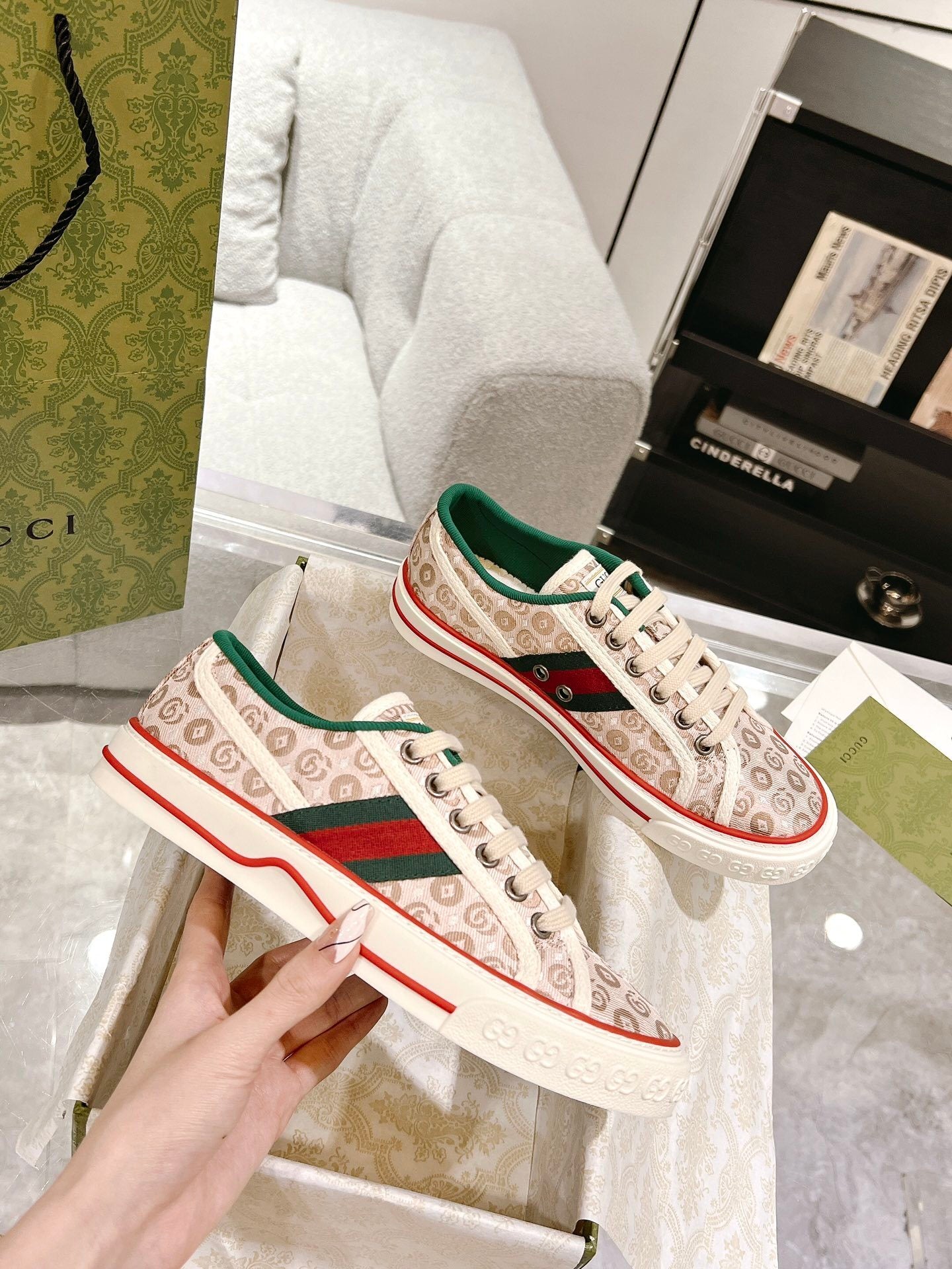 BEIGE GREEN LOW-TOP SNEAKERS