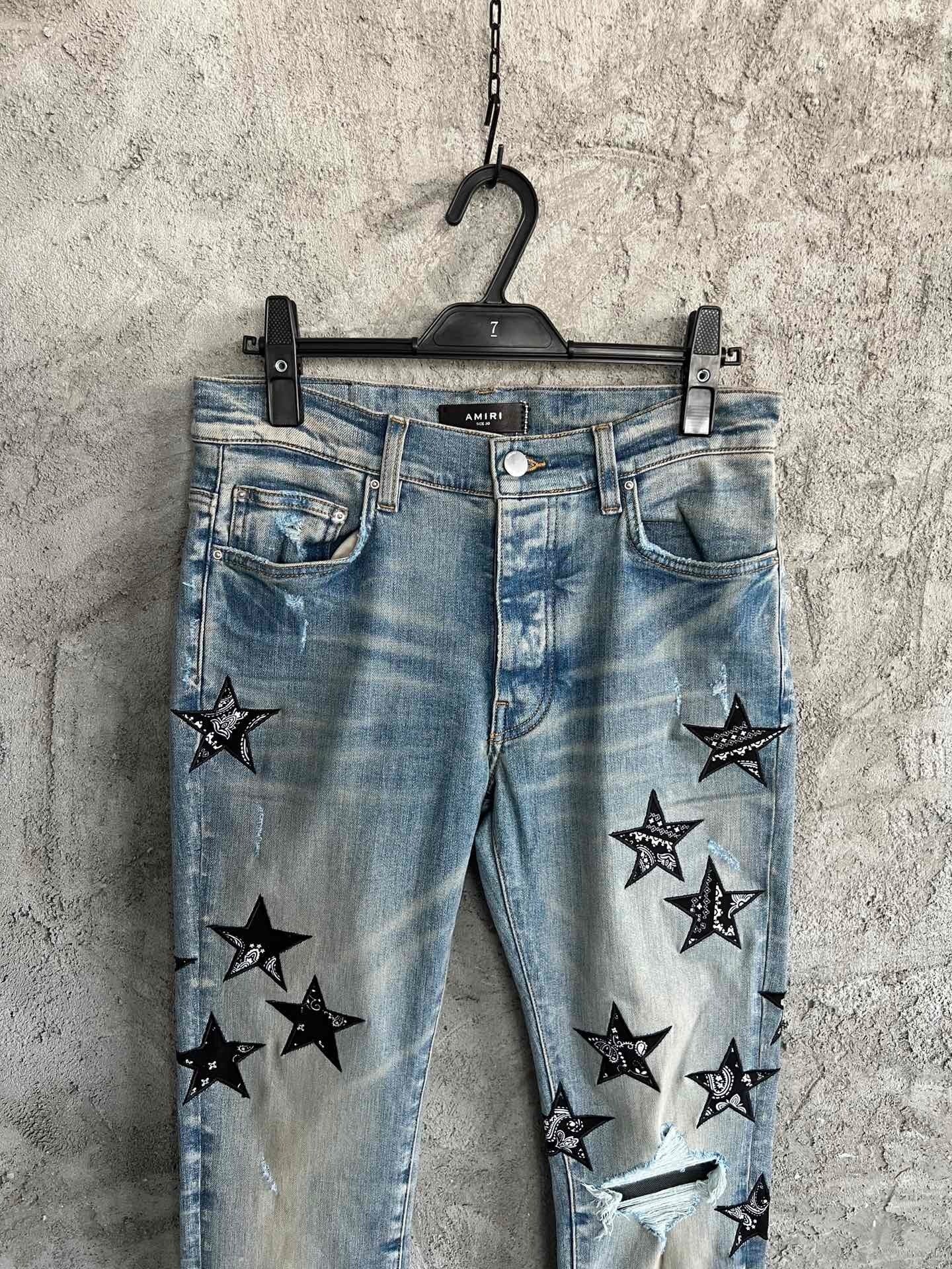 STAR APPLIQUÉ DISTRESSED SKINNY JEANS