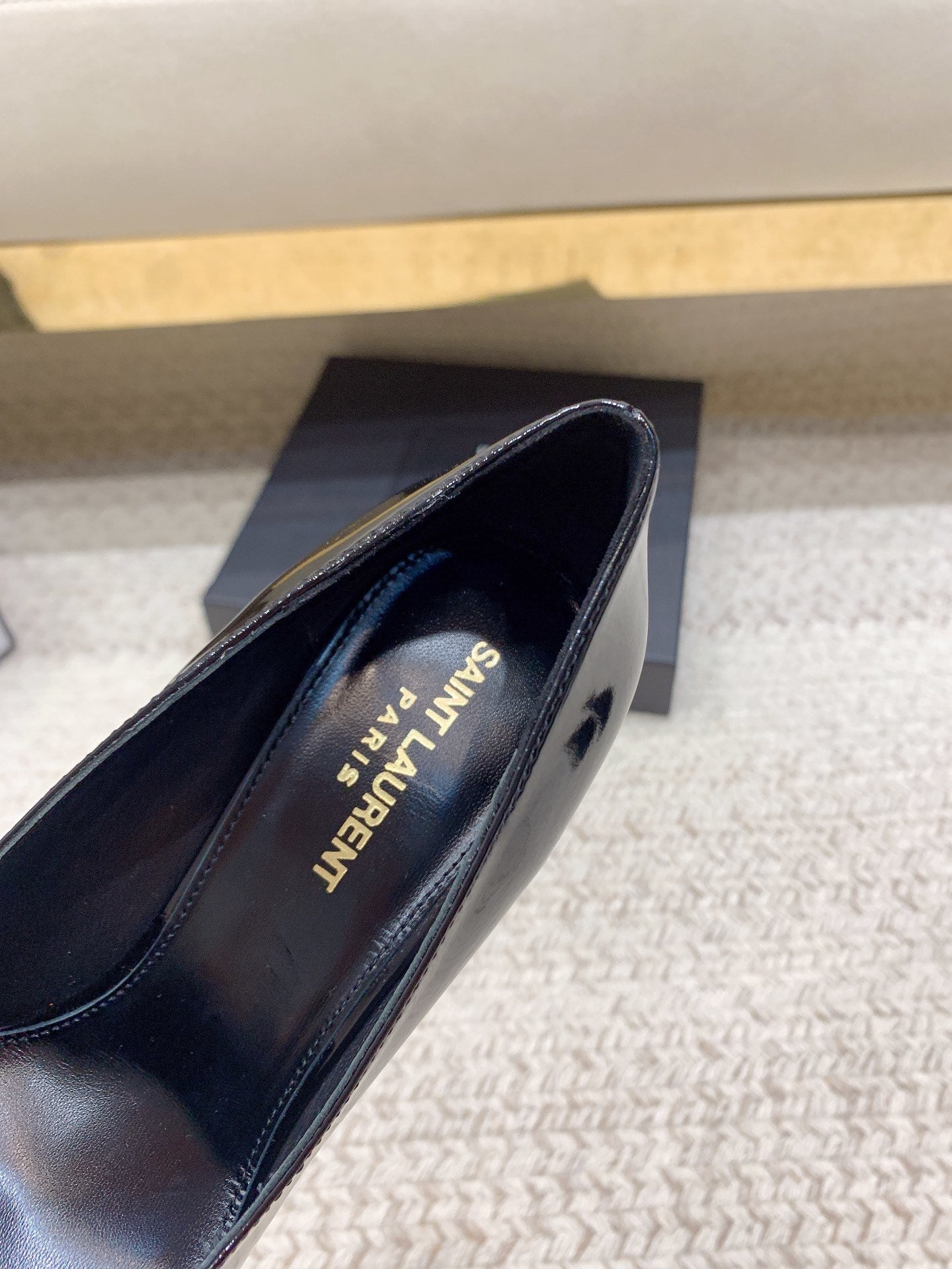 GLOSSY BLACK POINTED TOE HIGH HEELS
