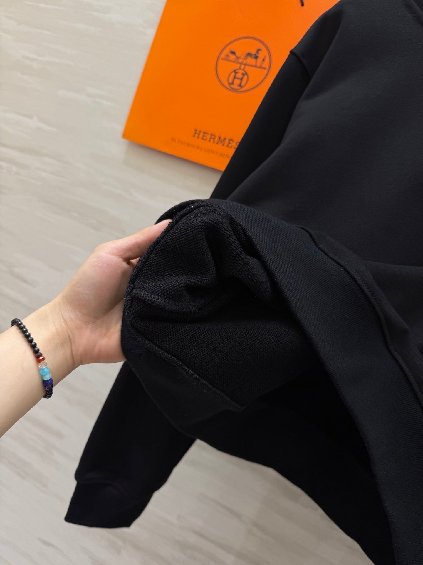 BLACK HOODED SWEATSHIRT AND RELAXED FIT PANTS SET