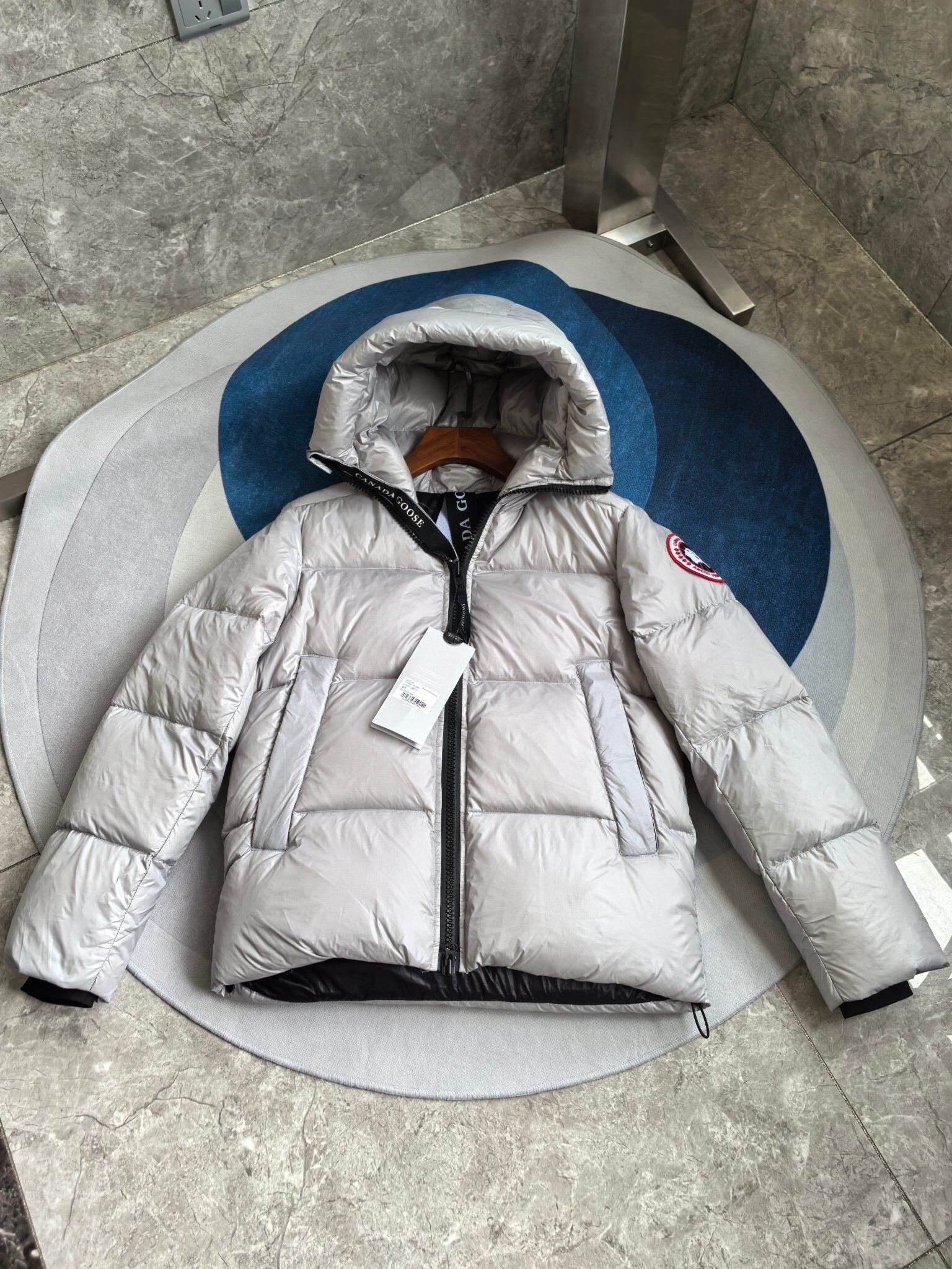 SILVER HOODED PUFFER JACKET