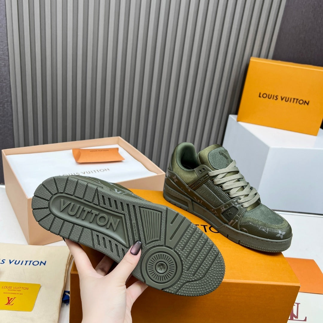 OLIVGRÜNE, STRUKTURIERTE LOW-TOP-SNEAKER