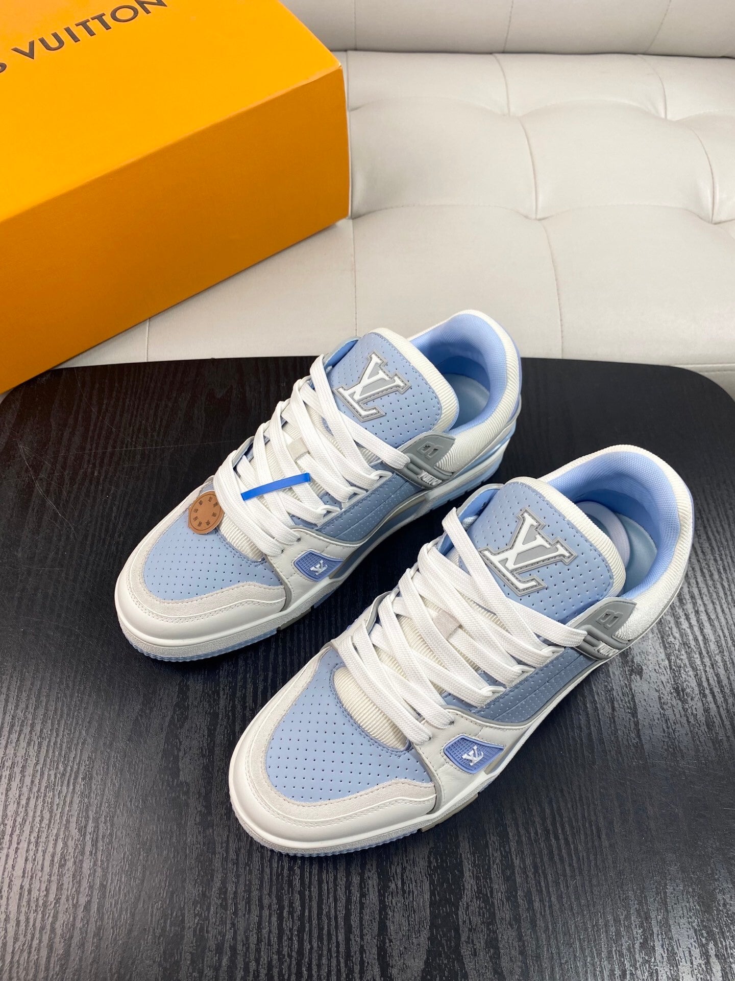 LIGHT BLUE AND WHITE LOW-TOP SNEAKERS WITH PERFORATED PANELS