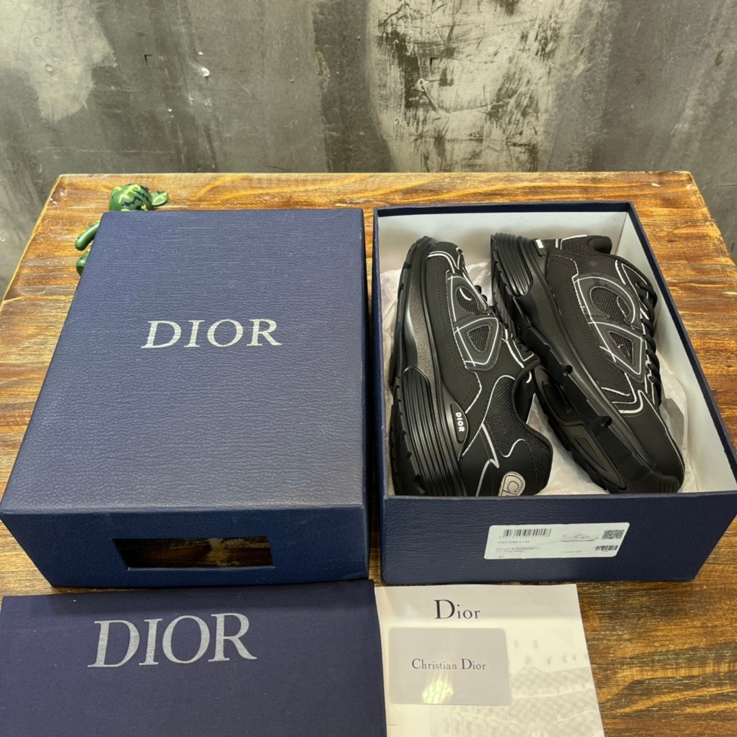 BLACK TECH PANEL RUNNER SNEAKERS