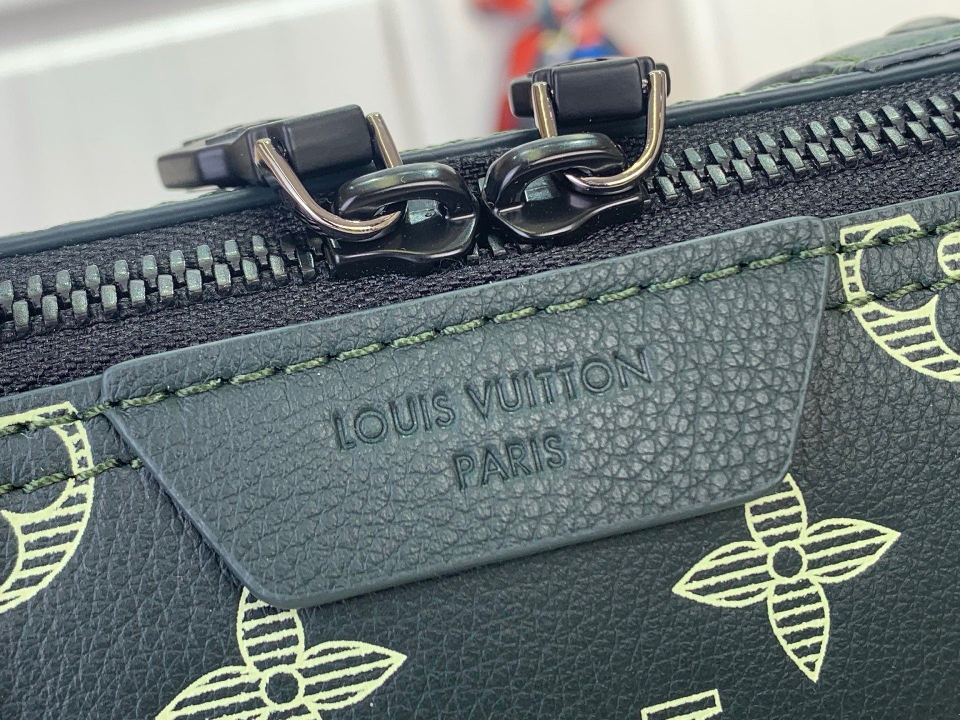 SPORTY BARREL CROSSBODY BAG