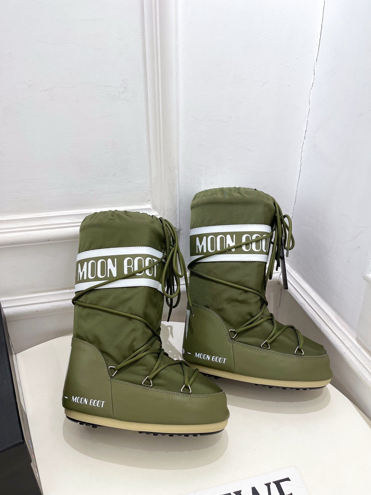 OLIVE PADDED LACE-UP WINTER BOOTS