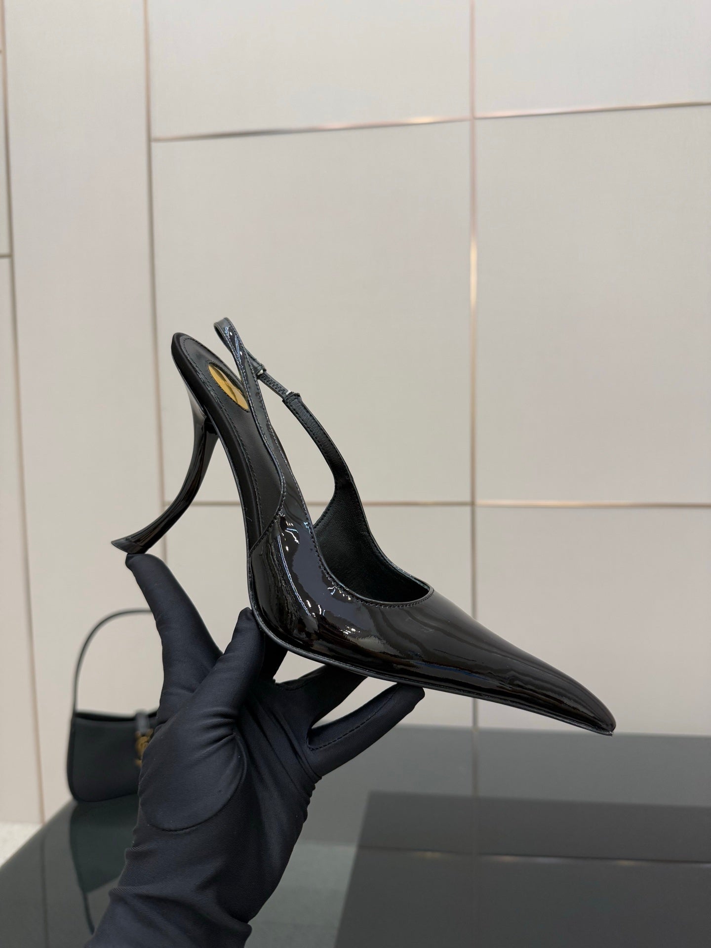 BLACK PATENT SLINGBACK POINTED HEELS