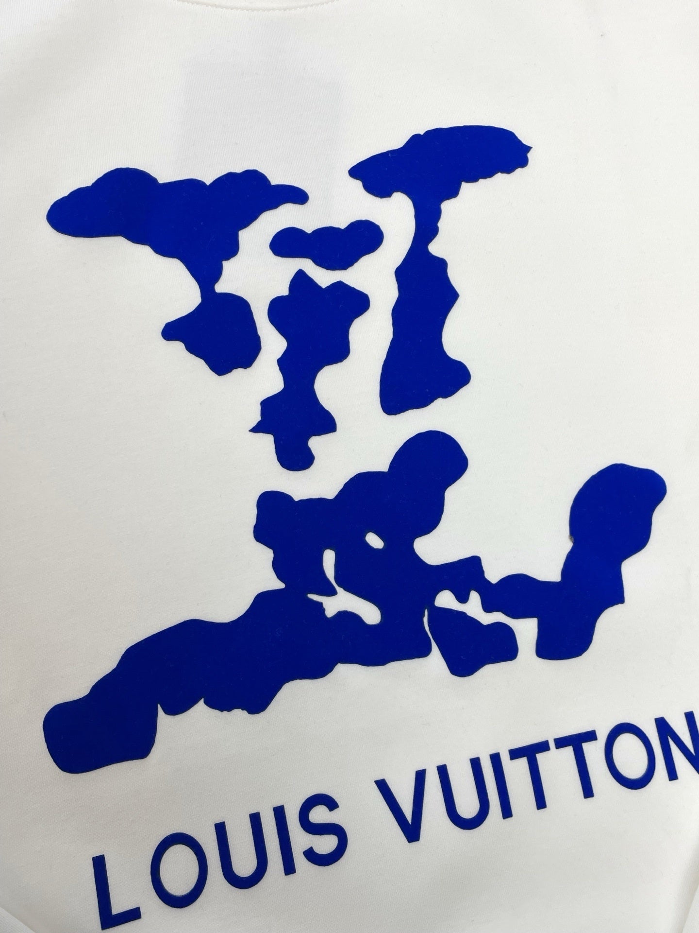 CREWNECK SWEATSHIRT WITH BOLD ABSTRACT GRAPHIC