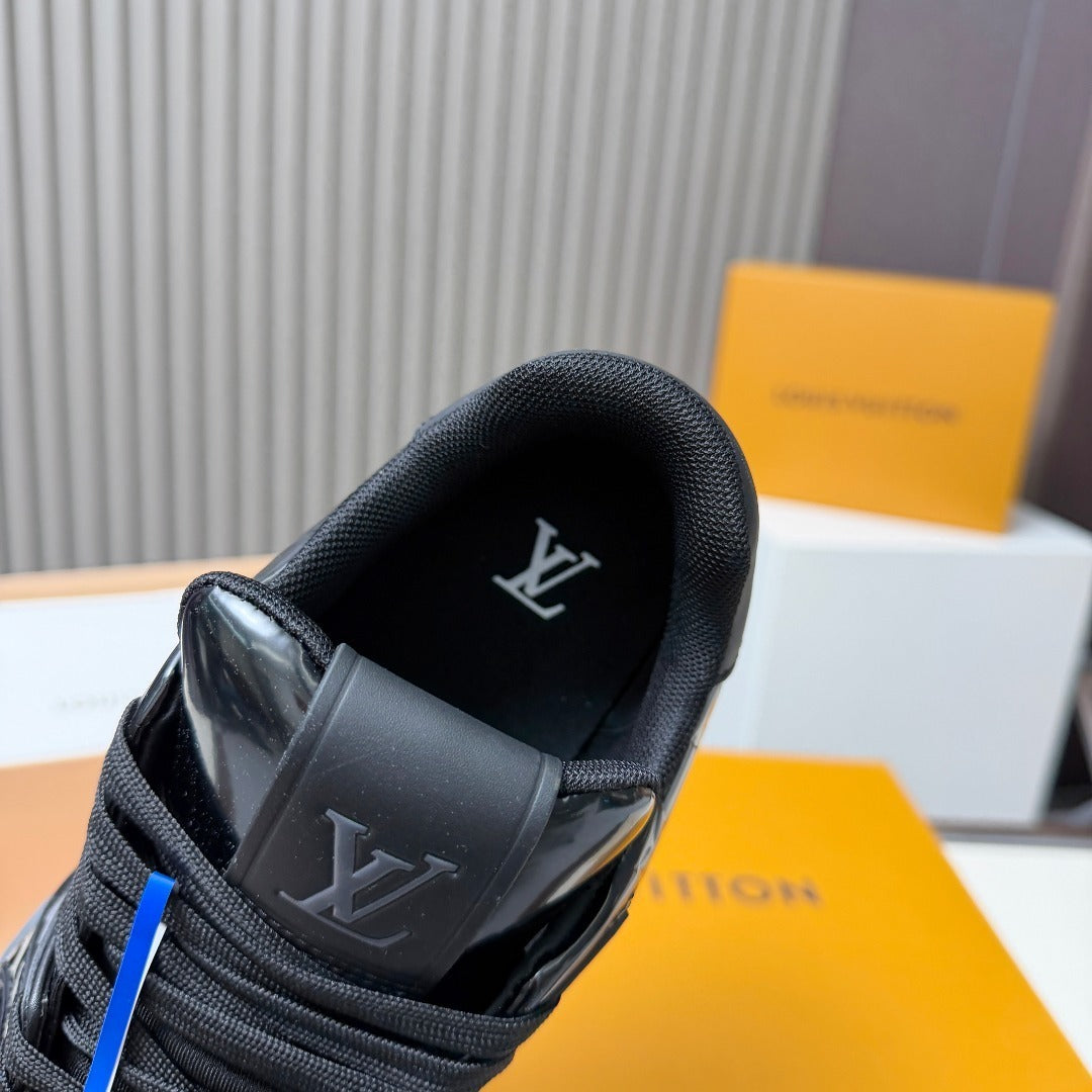 BLACK GLOSS LOW-TOP SNEAKERS WITH SCULPTED SOLE