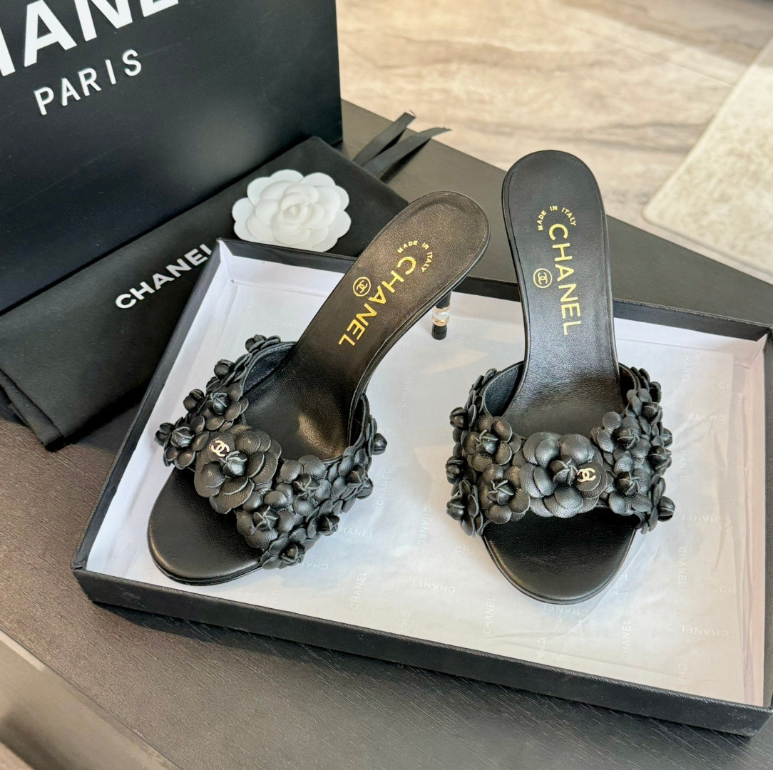FLORAL BLACK HEELS
