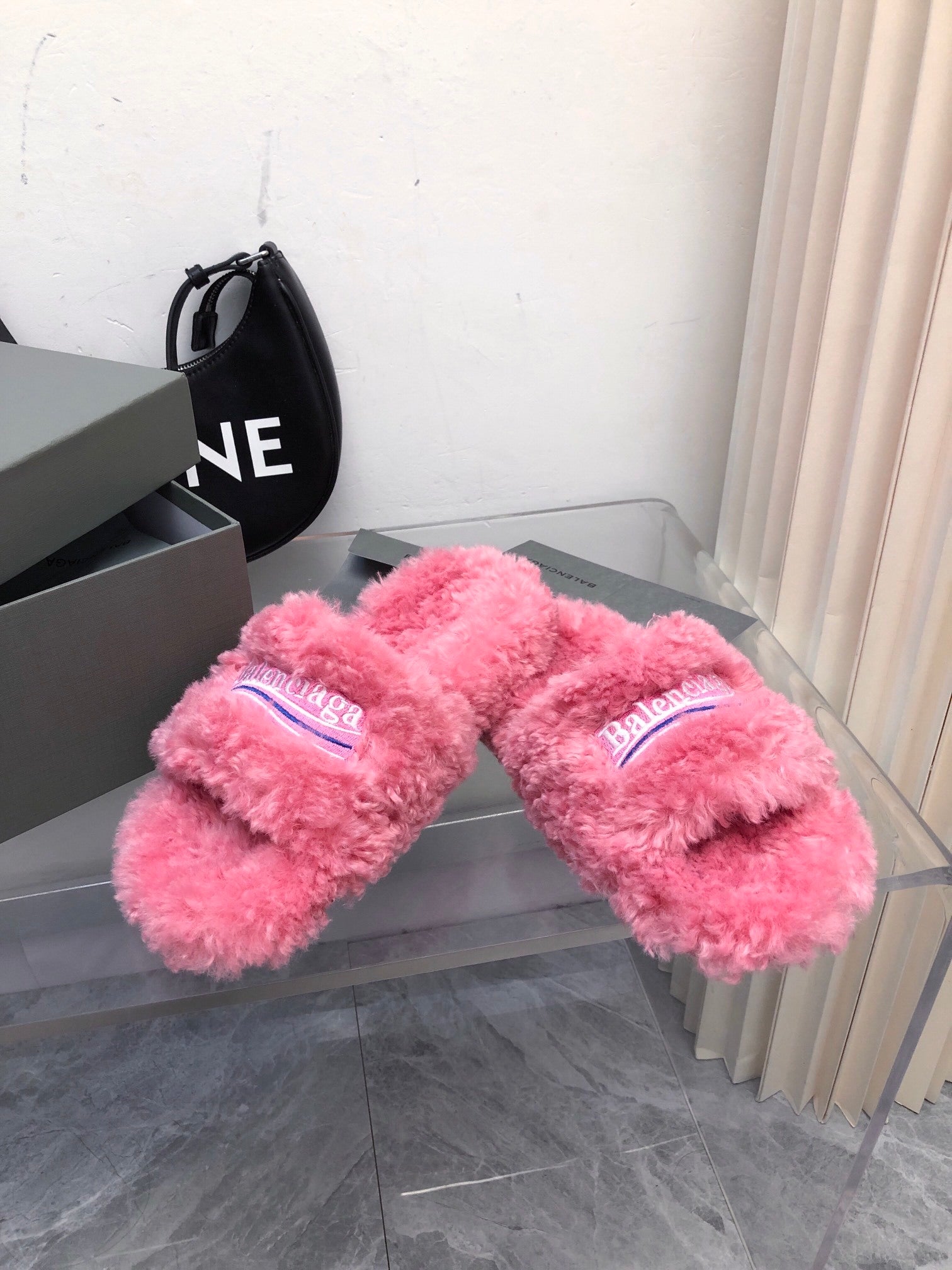 PINK FLUFFY COMFORT SLIDES