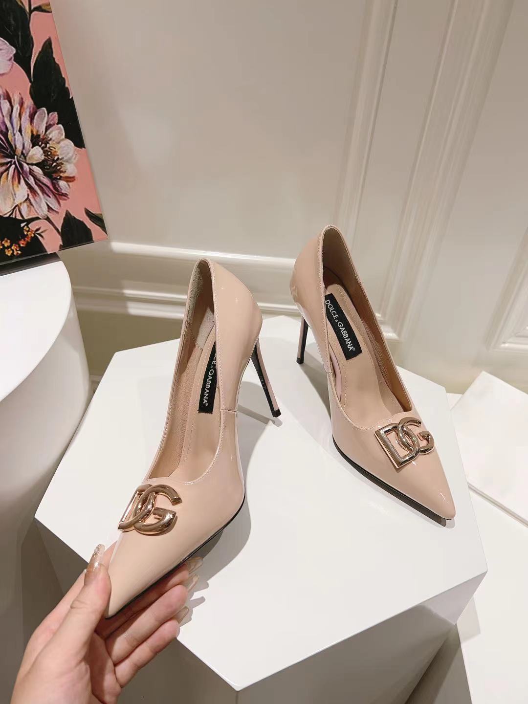 NUDE PATENT POINTED TOE HEEL PUMPS