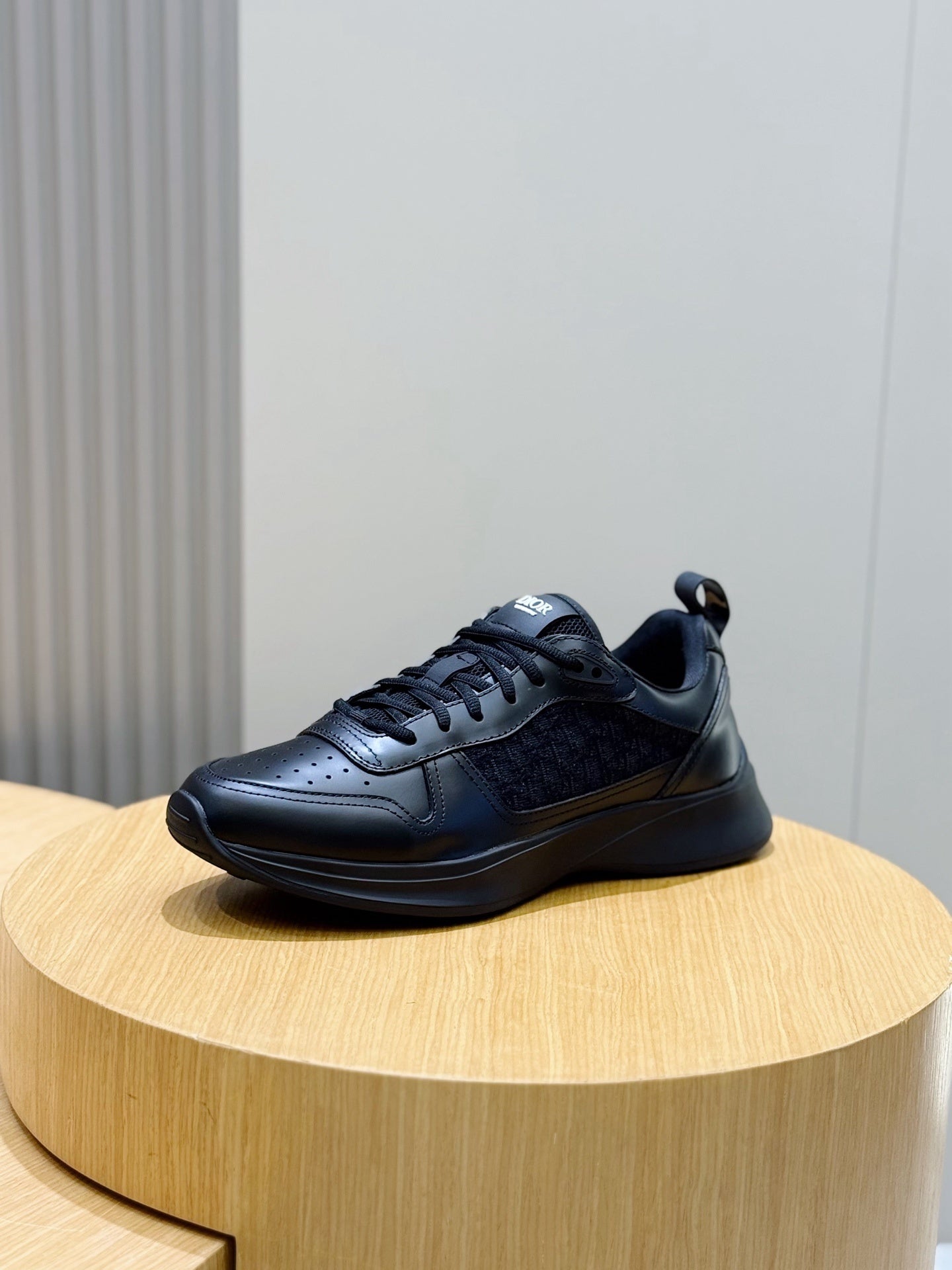 ALL-BLACK LEATHER PANEL SNEAKERS