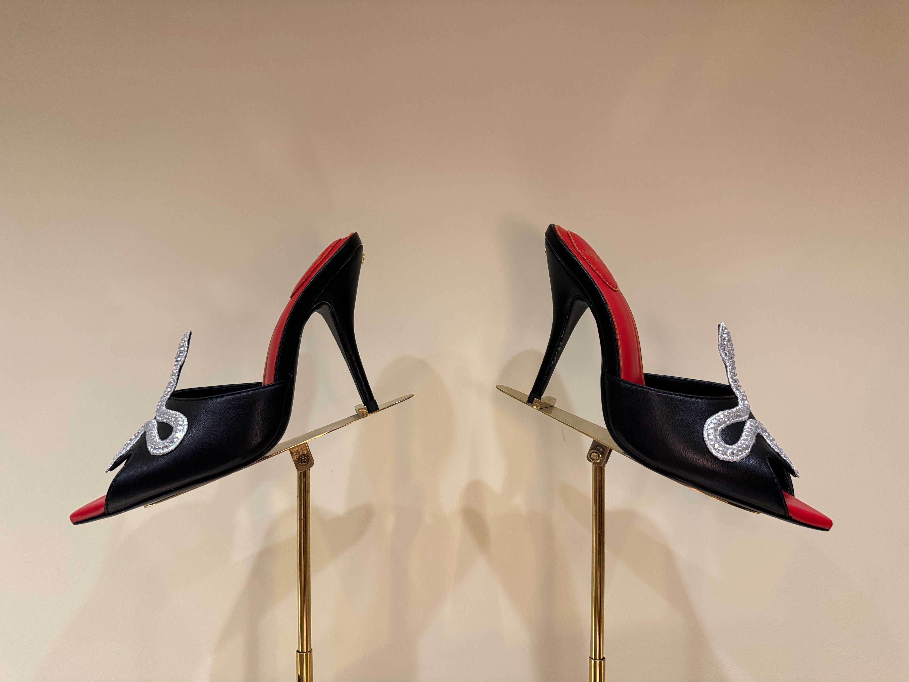 EMBELLISHED POINTED MULE HEELS – BLACK & RED