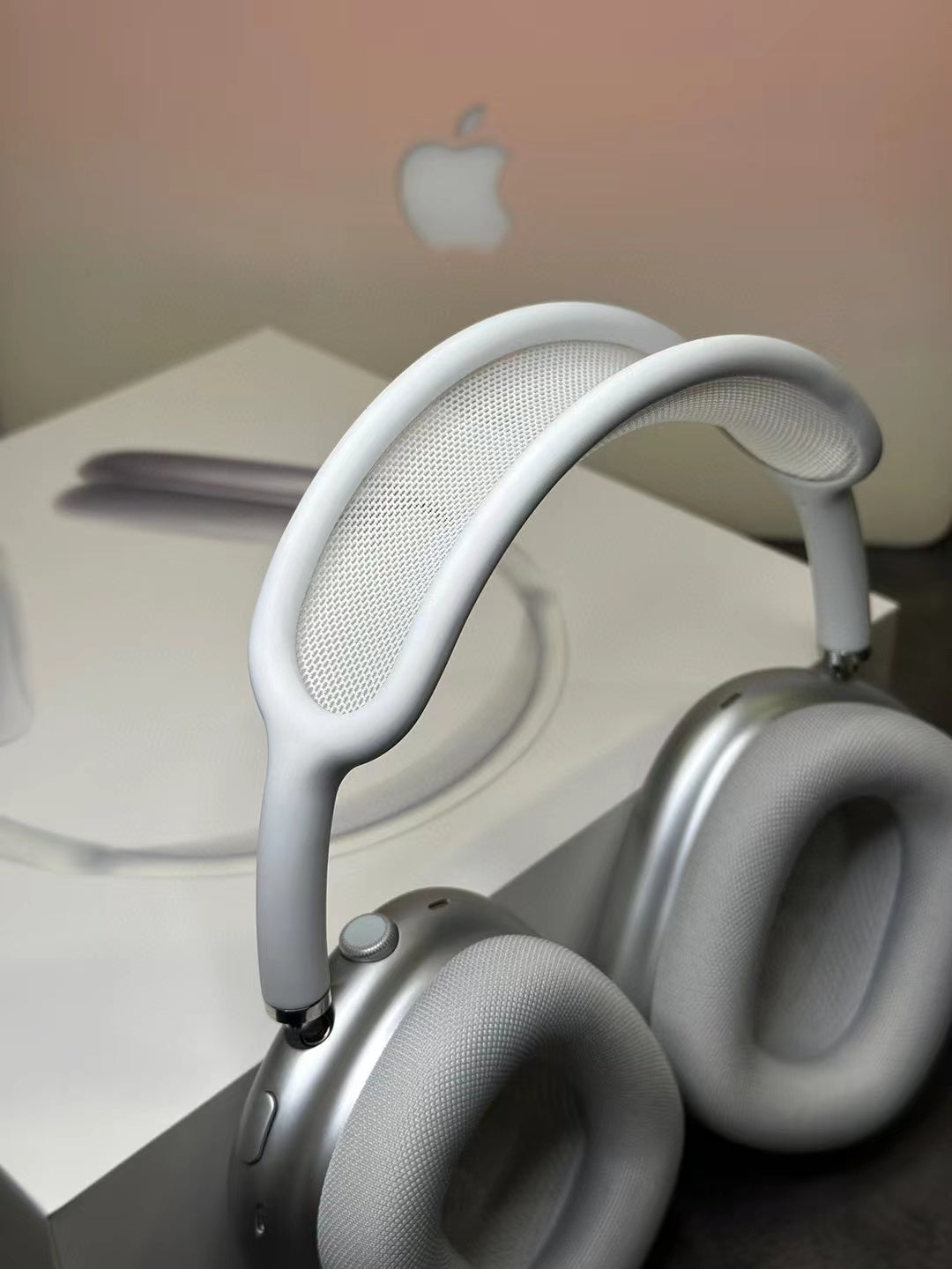 WIRELESS OVER-EAR NOISE CANCELLING HEADPHONES