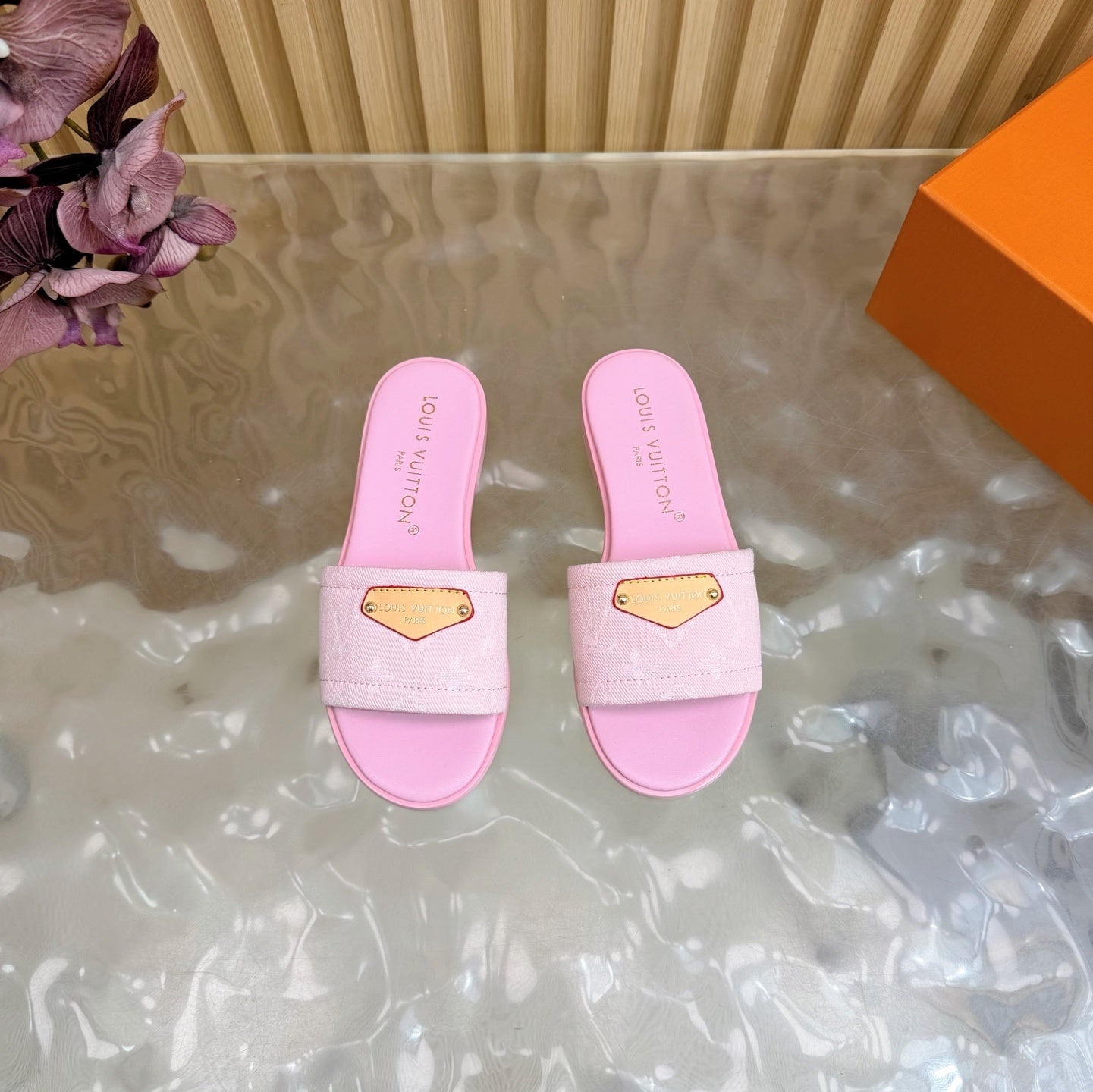 PINK MONOGRAM PLAQUE DESIGNER SLIDES