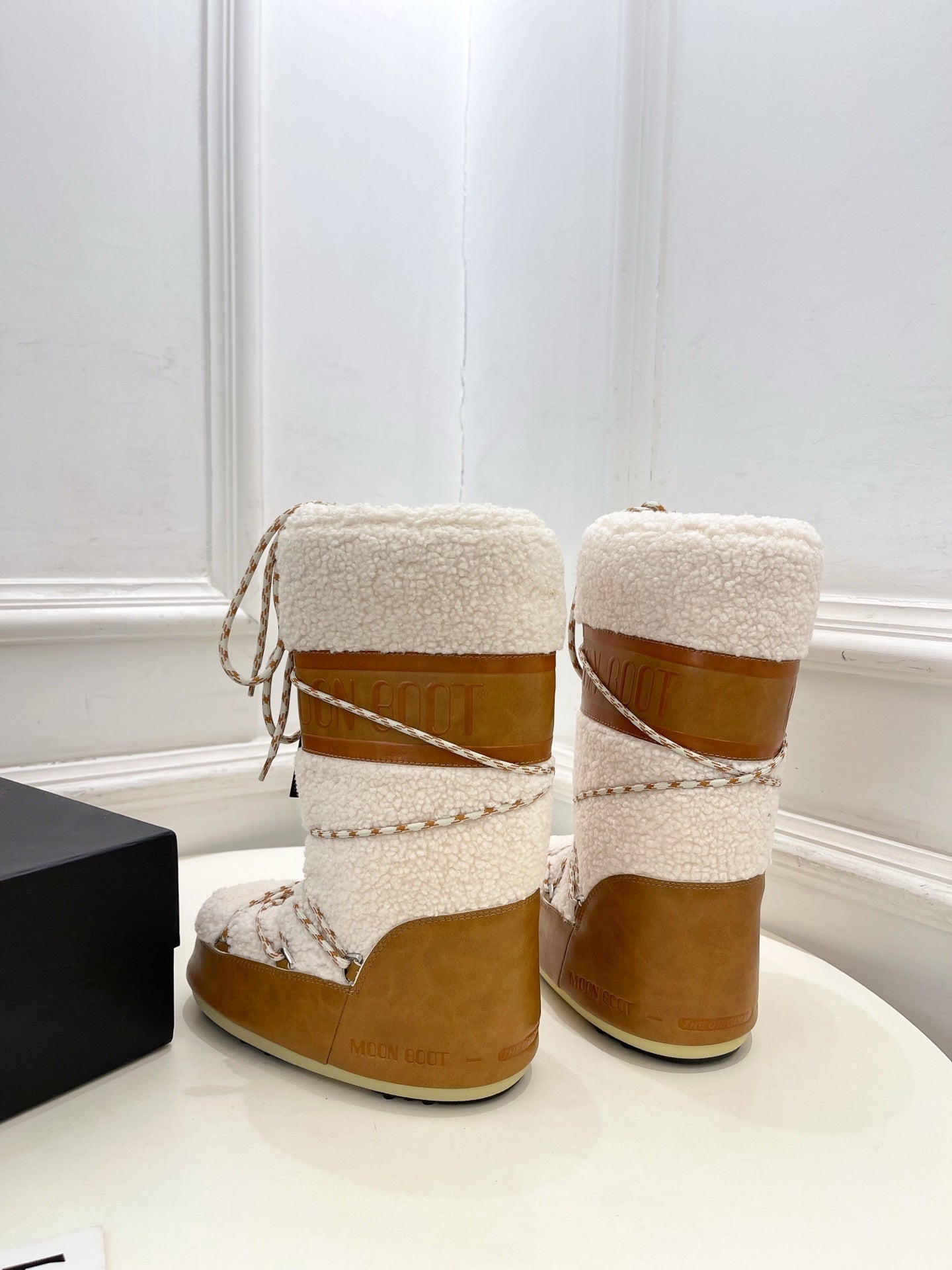CREAM FAUX FUR LINED WINTER BOOTS WITH TAN SUEDE EFFECT SOLE