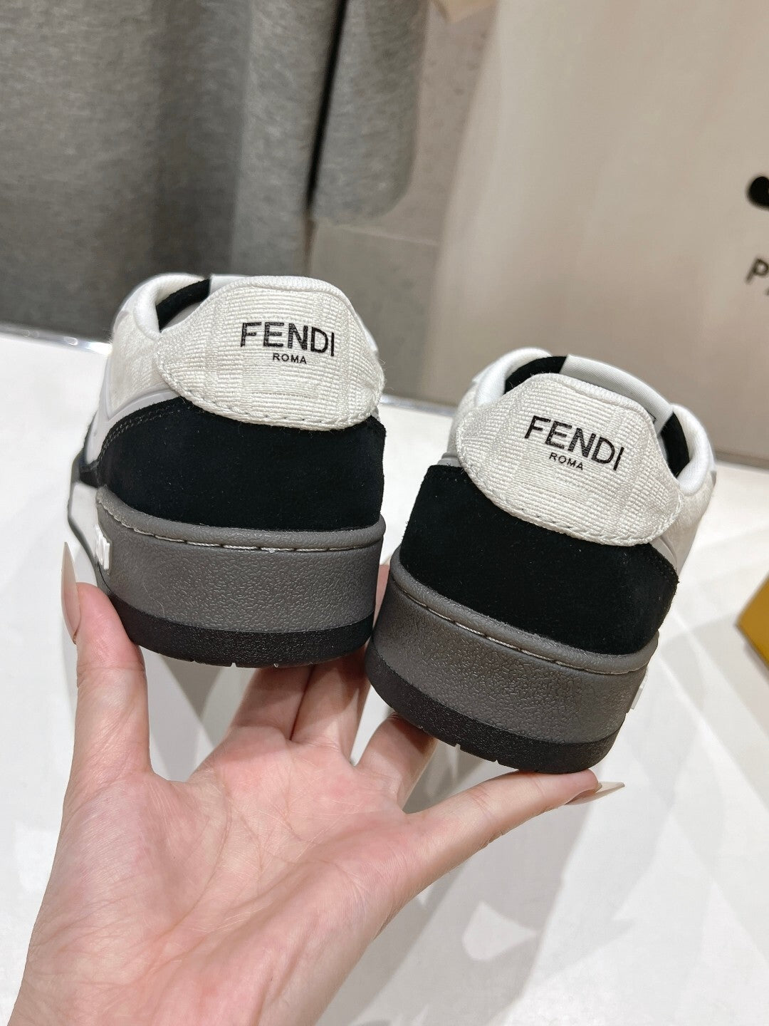 BLACK & WHITE LOW-TOP SNEAKERS WITH CONTRAST PANELS