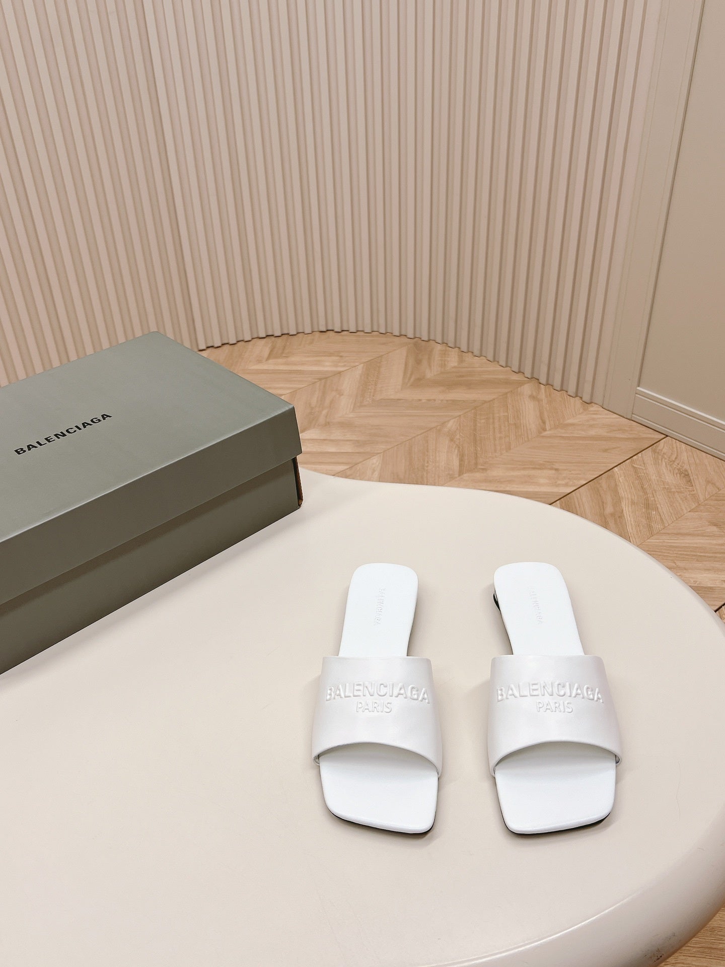 WHITE MINIMAL FLAT MULES