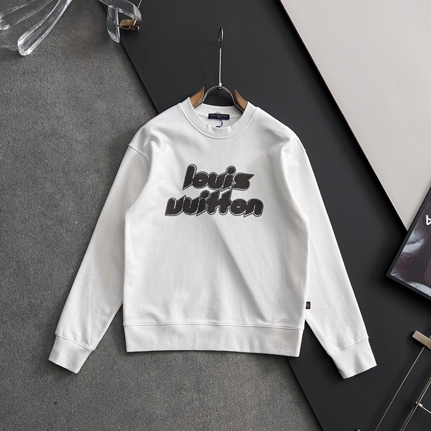 WHITE COTTON SWEATSHIRT WITH EMBOSSED FRONT GRAPHIC