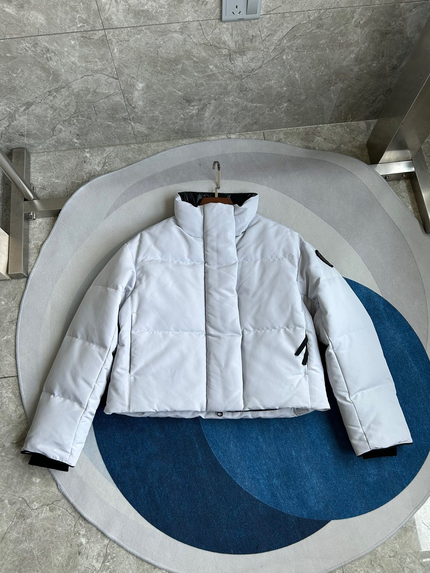 WOMEN’S CROPPED PADDED PUFFER JACKET WITH HIGH NECK