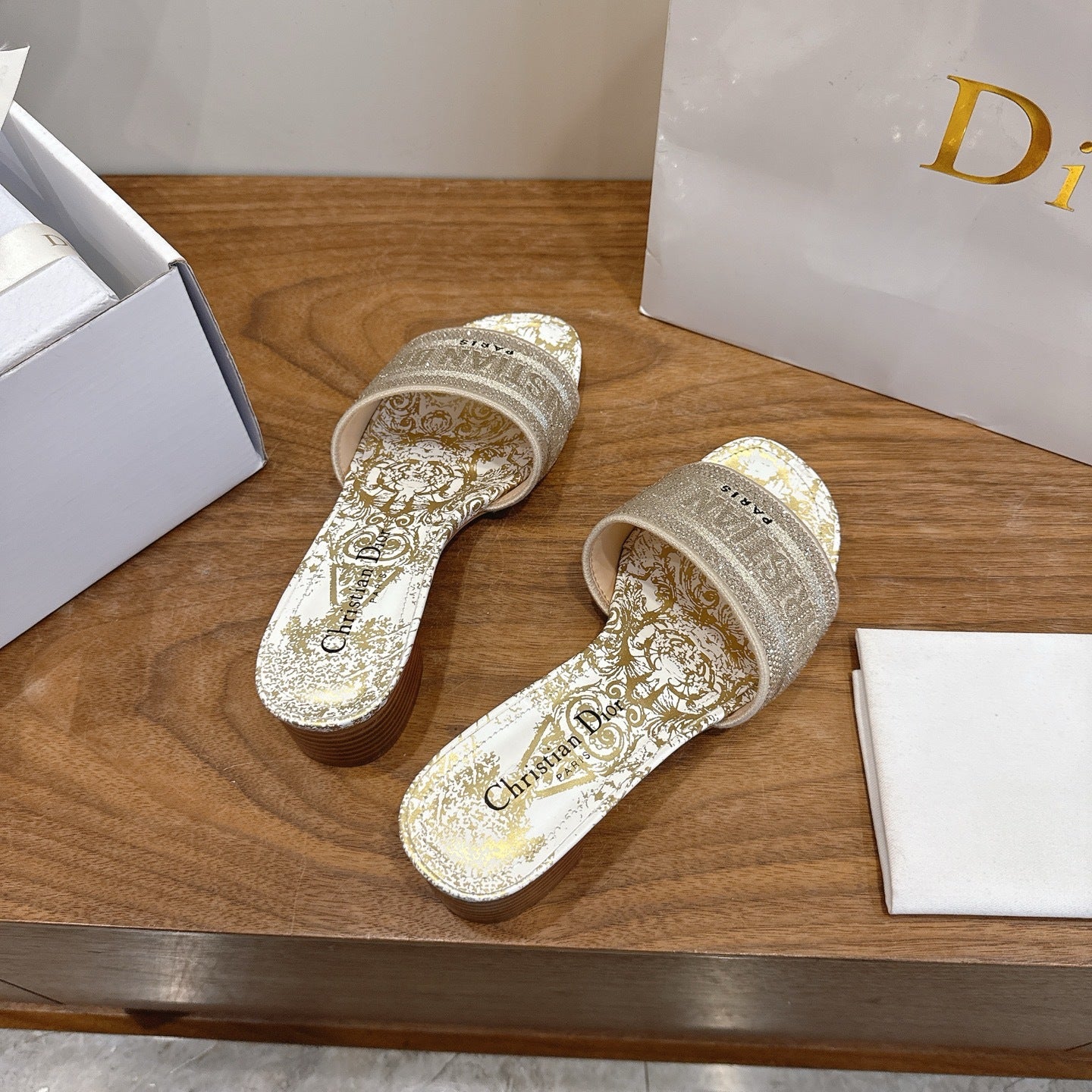GOLD TOILE PRINT LOGO SLIDE SANDALS