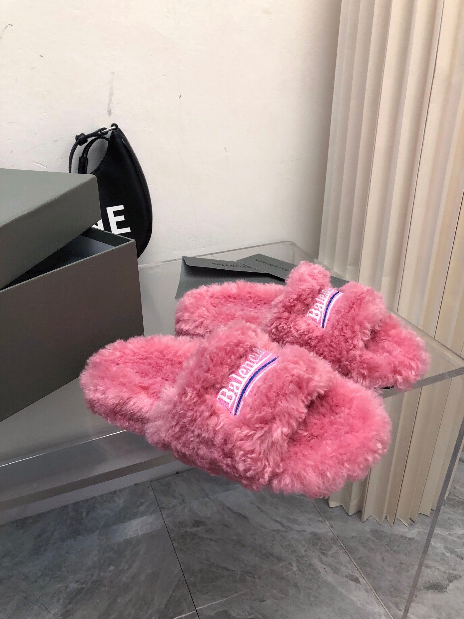 PINK FLUFFY COMFORT SLIDES