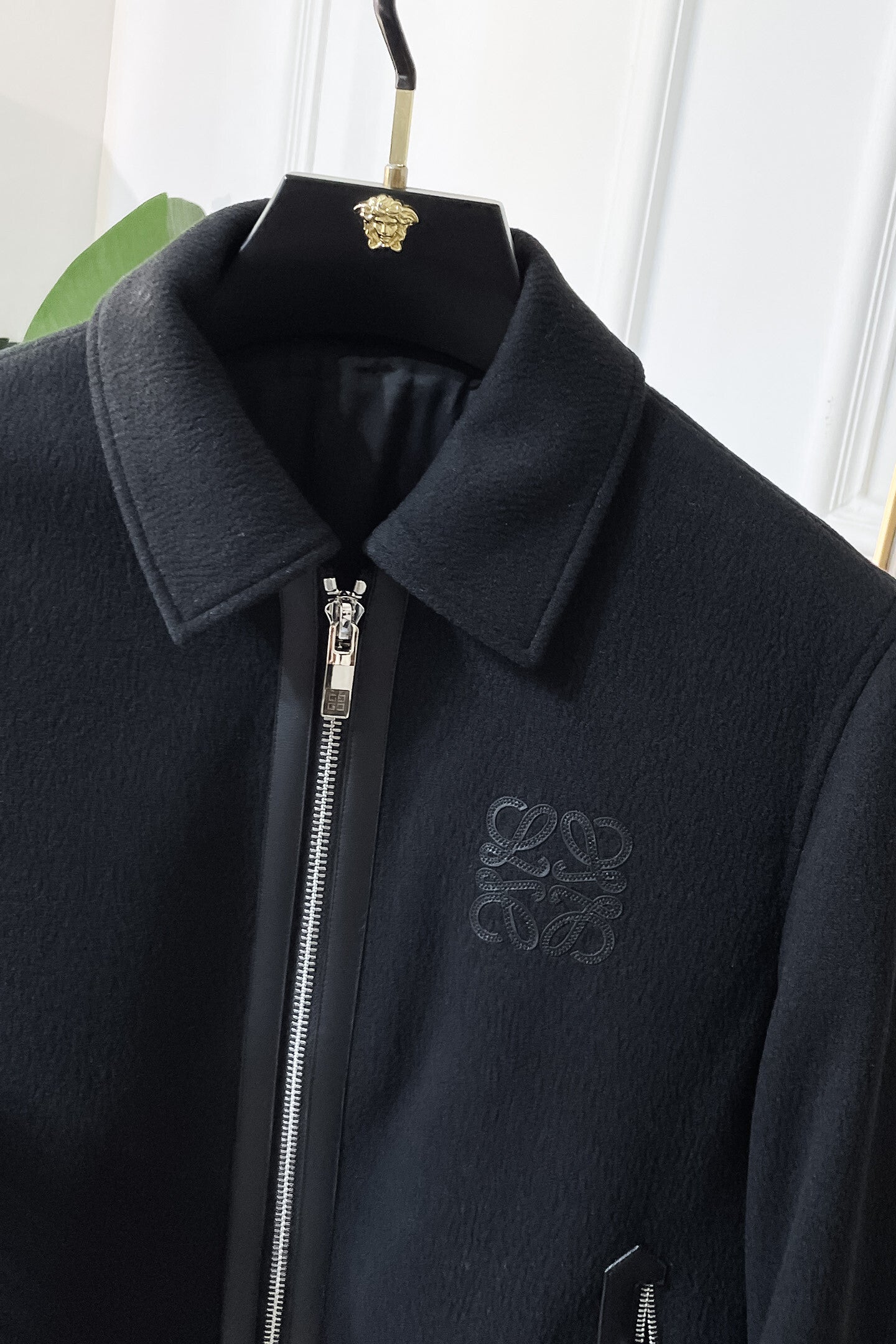 ZIP-UP JACKET WITH EMBROIDERED DETAIL IN CONTRAST COLORS