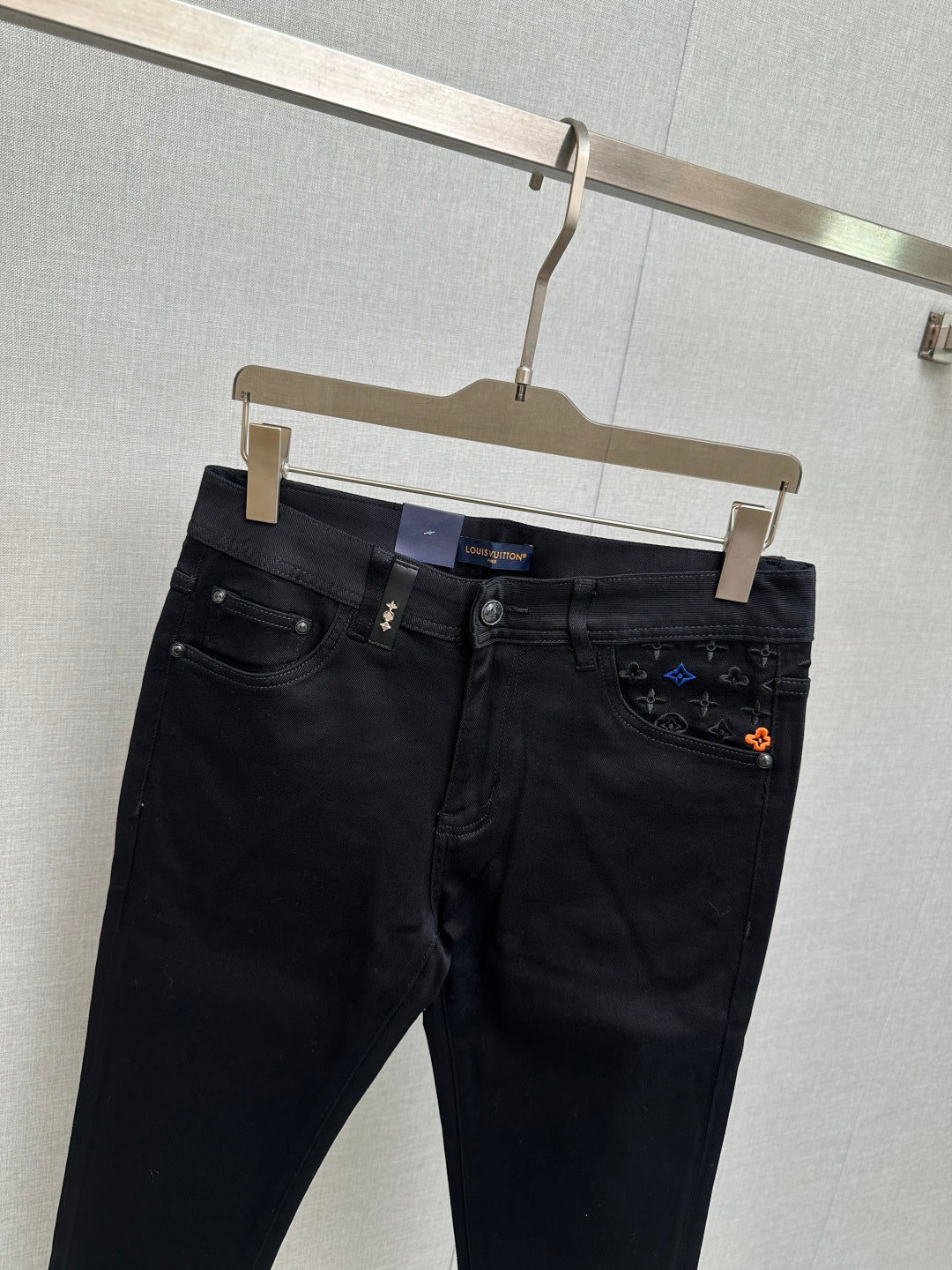 BLACK DENIM JEANS WITH EMBROIDERED DETAILING