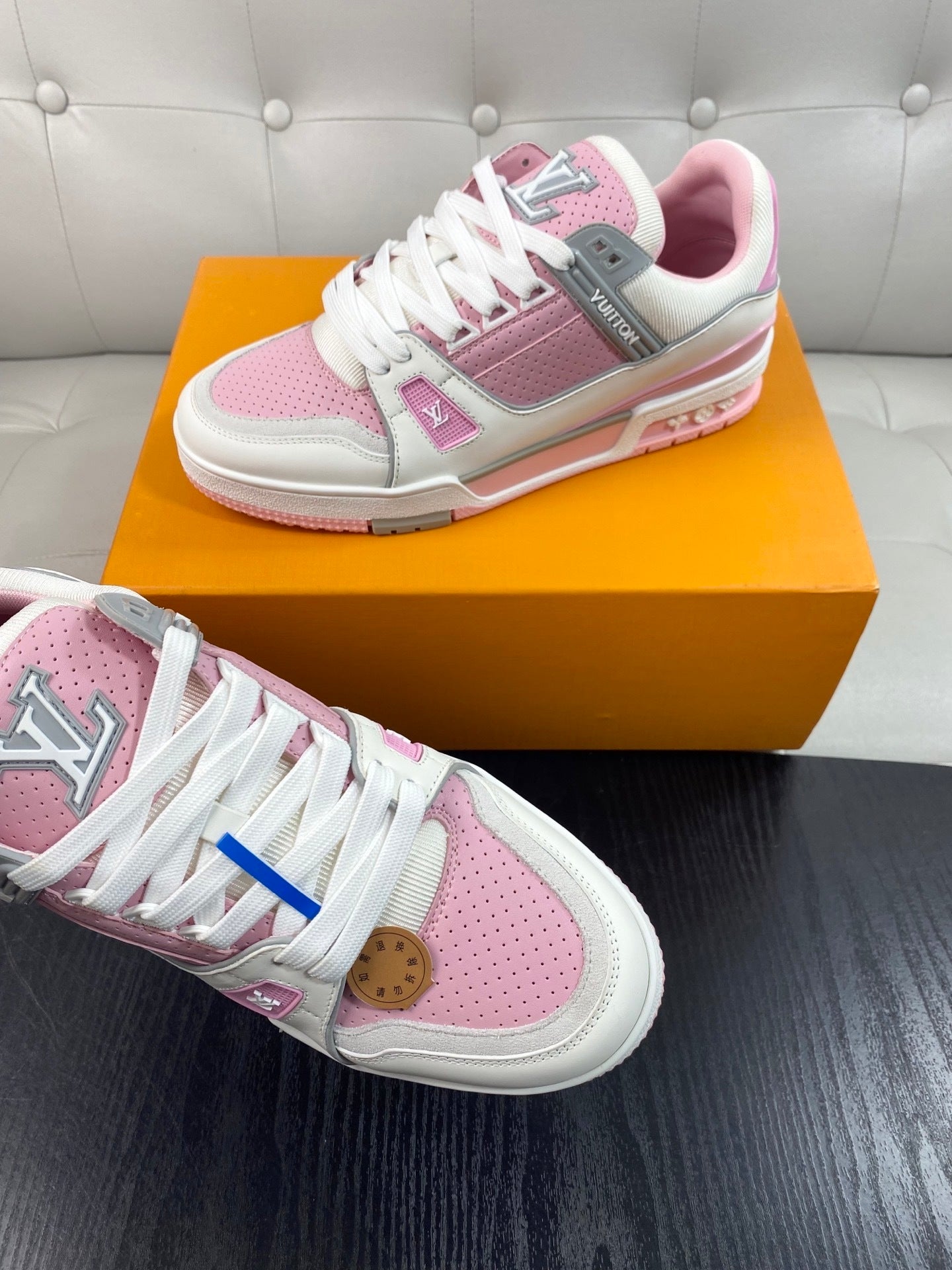 PINK AND WHITE LOW-TOP SNEAKERS WITH PERFORATED DETAILS