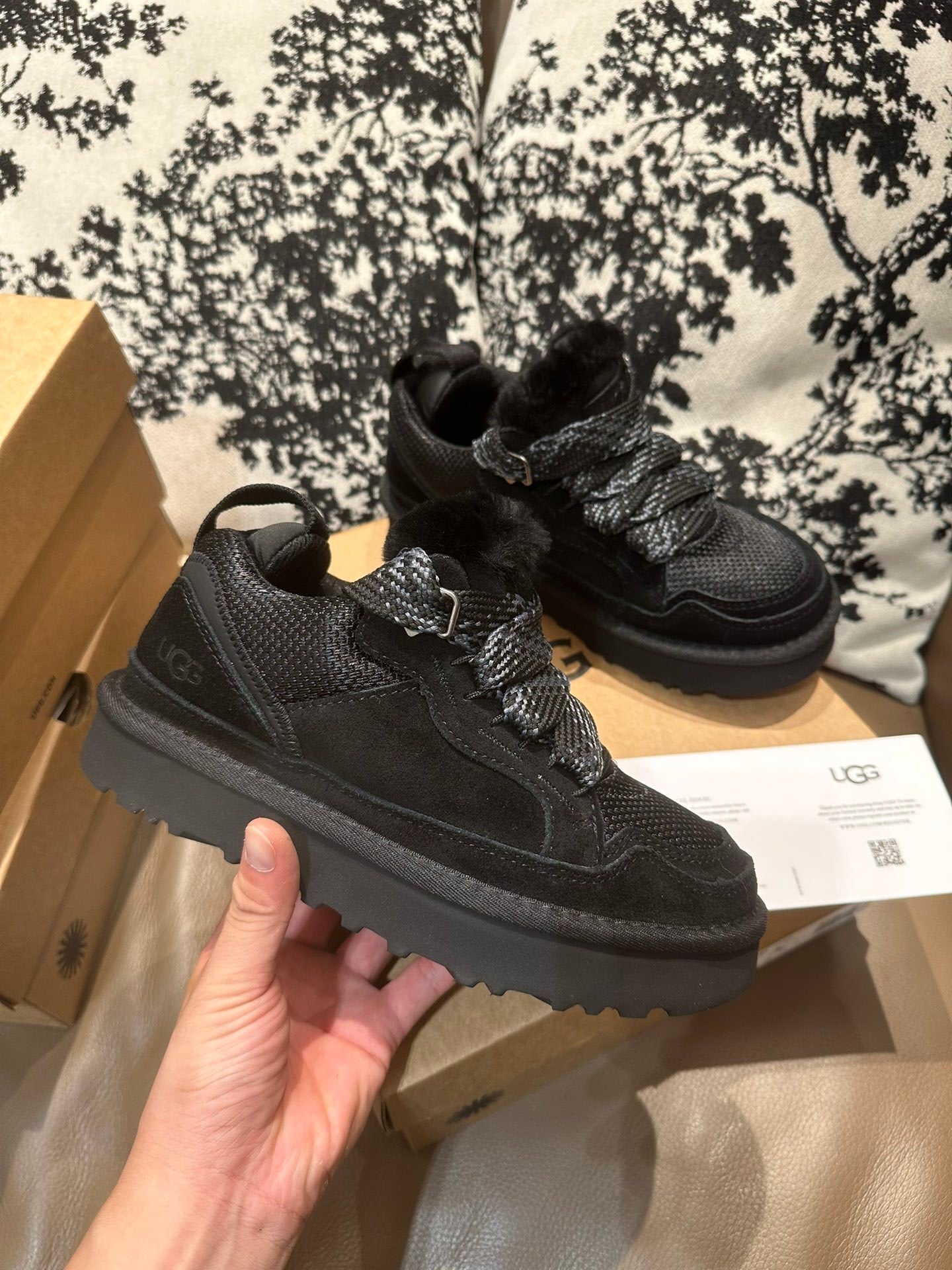 COZY PLATFORM SNEAKERS – BLACK