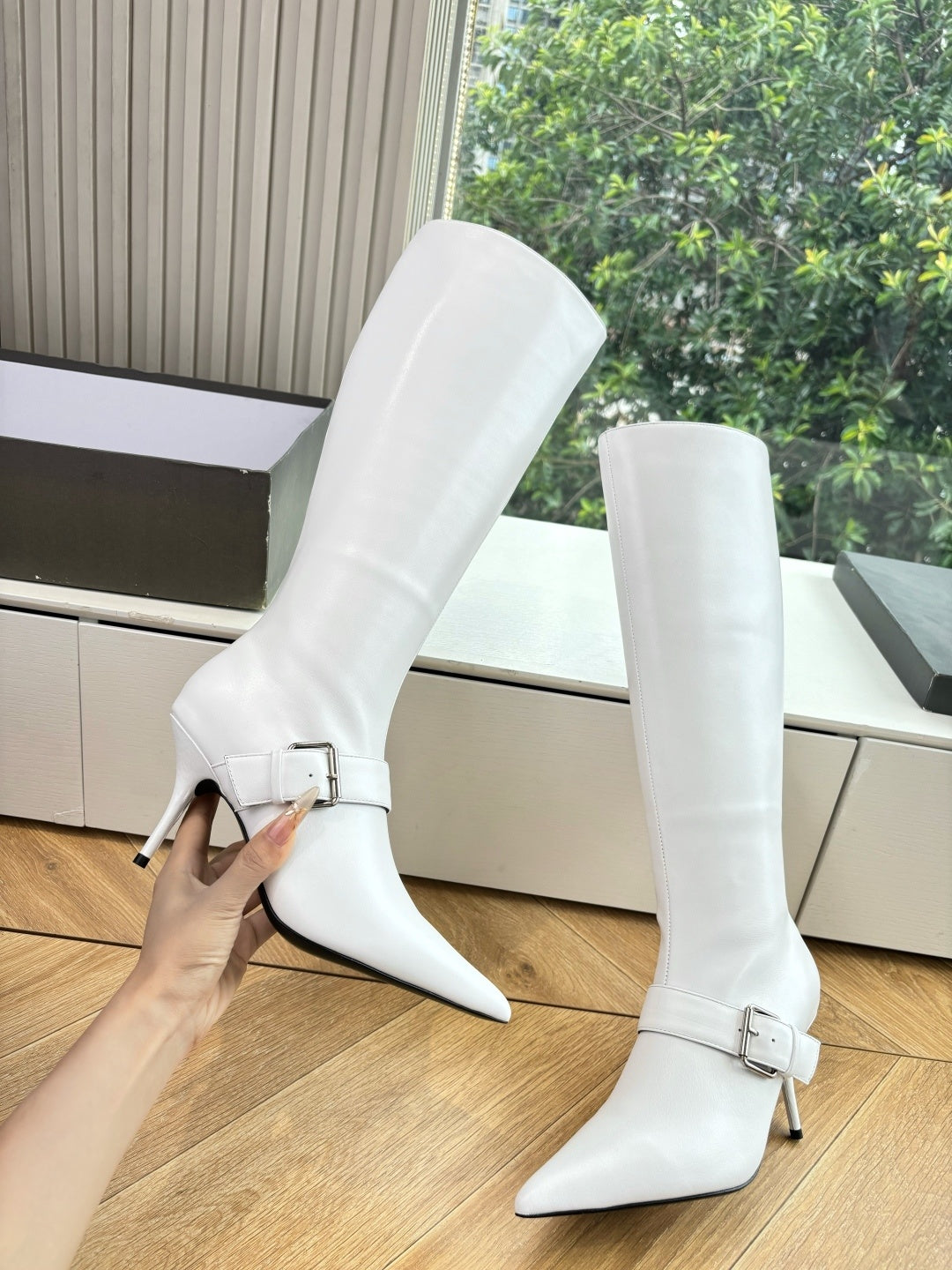 WHITE KNEE-HIGH BUCKLE HEEL BOOTS