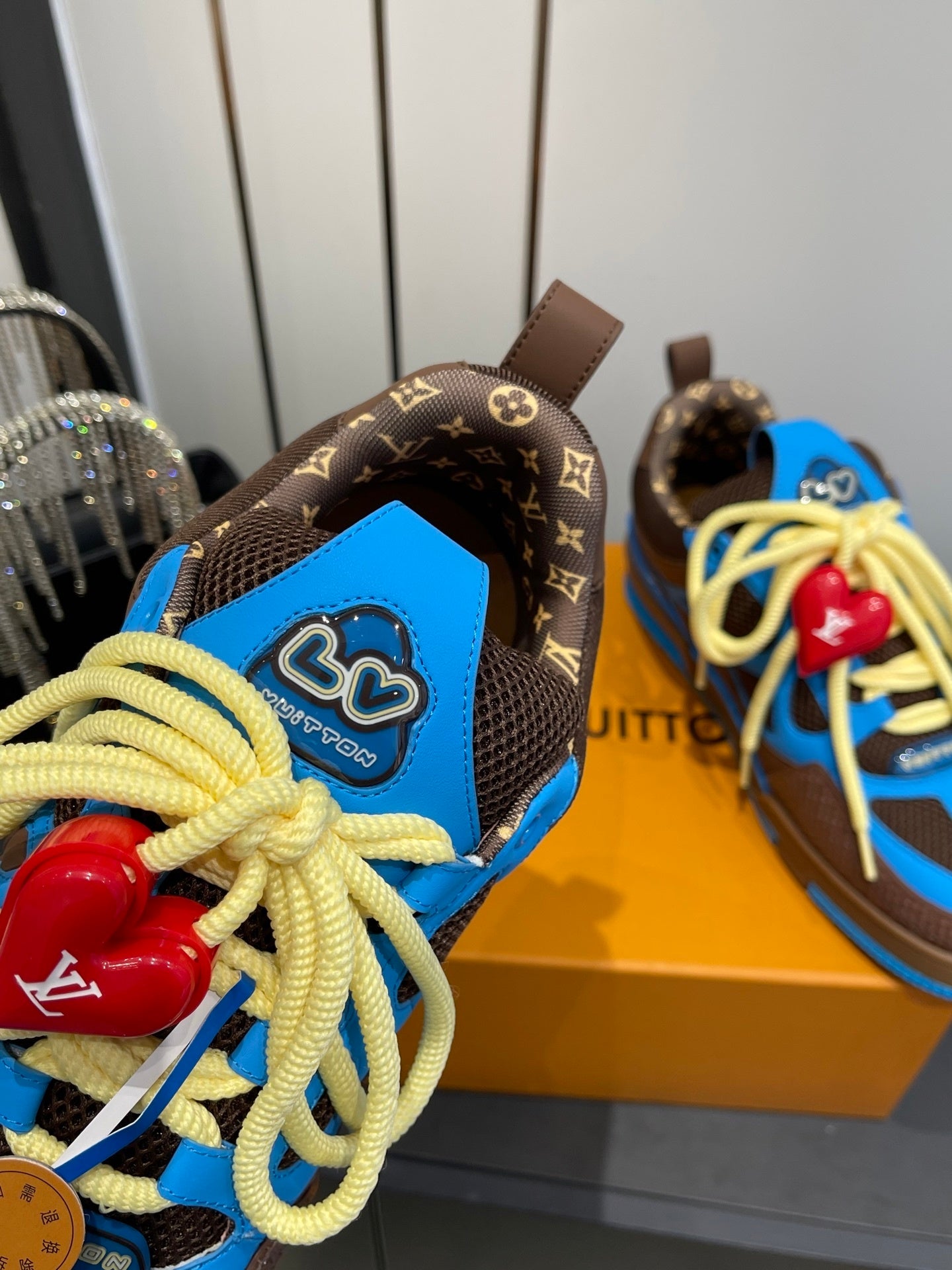 COLORBLOCK PERFORMANCE SNEAKERS WITH OVERSIZED LACES